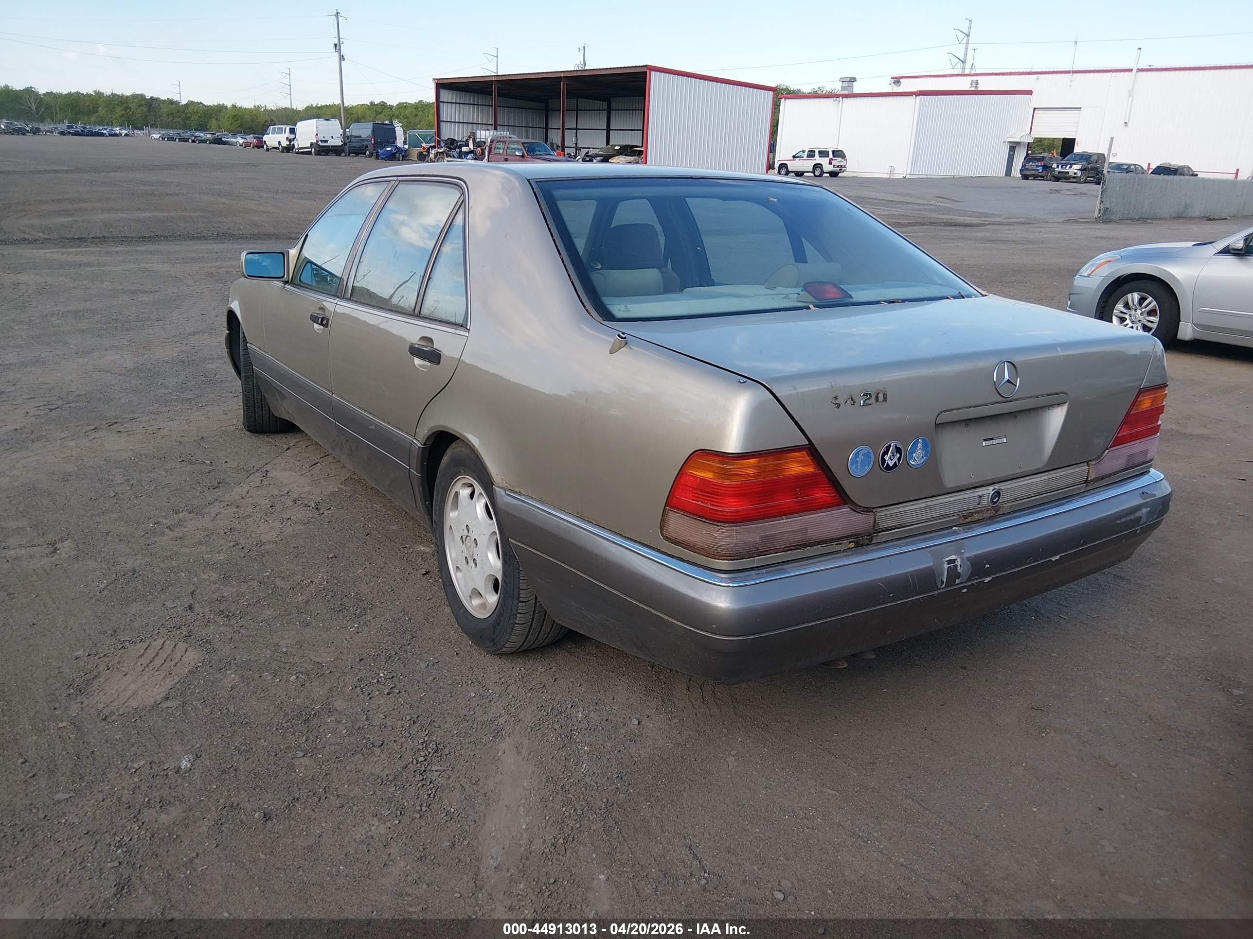 1995 Mercedes-benz S 420 Золотой vin: WDBGA43E4SA208405