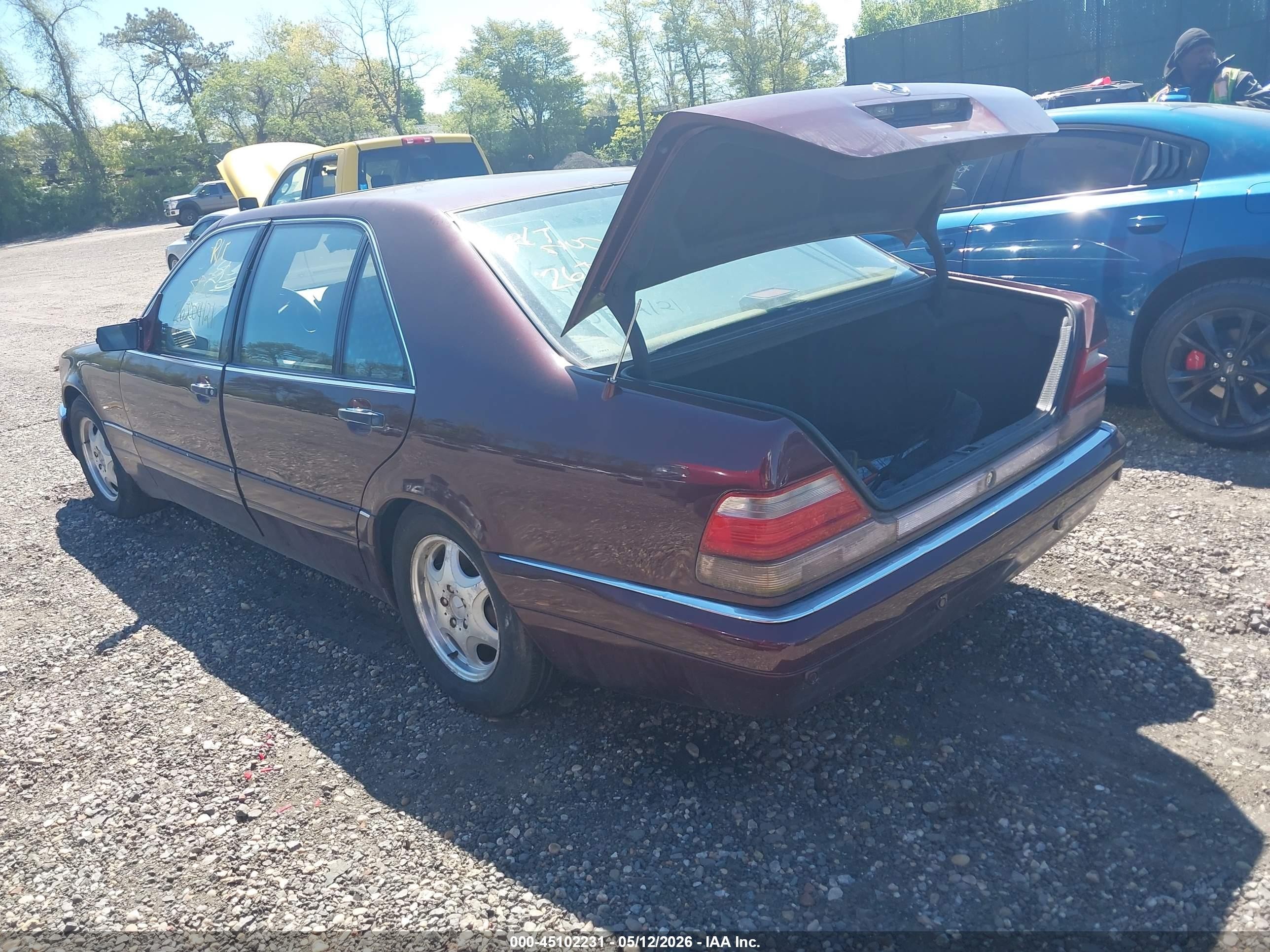 1997 Mercedes-benz S 420   Maroon vin: WDBGA43G0VA362132
