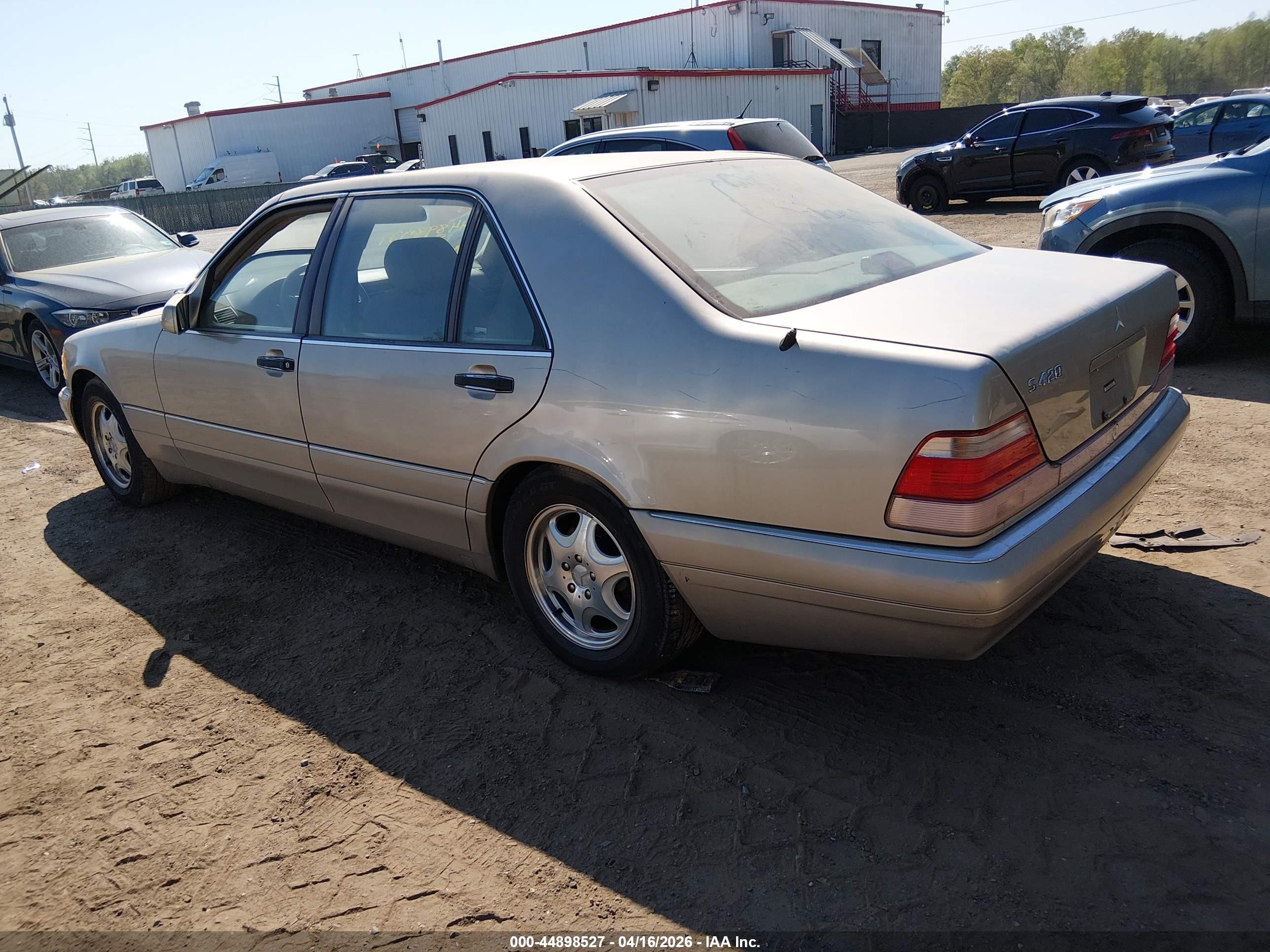 1998 Mercedes-benz S 420   Gold vin: WDBGA43G5WA394172