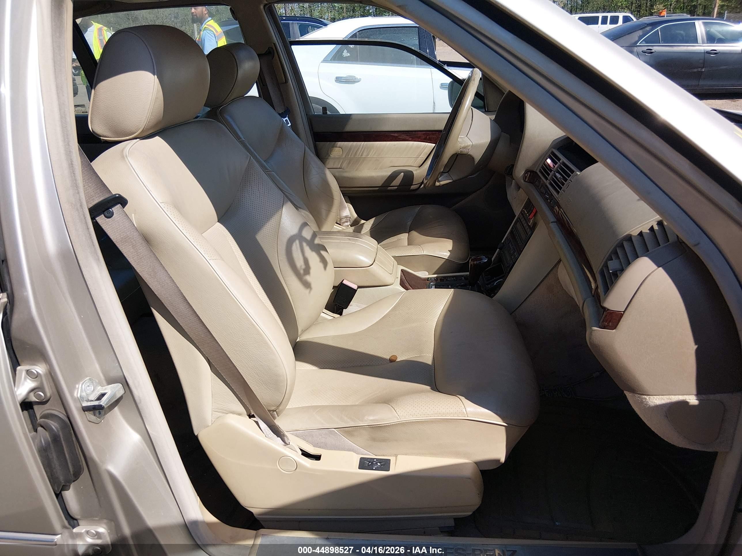 1998 Mercedes-benz S 420   Gold vin: WDBGA43G5WA394172