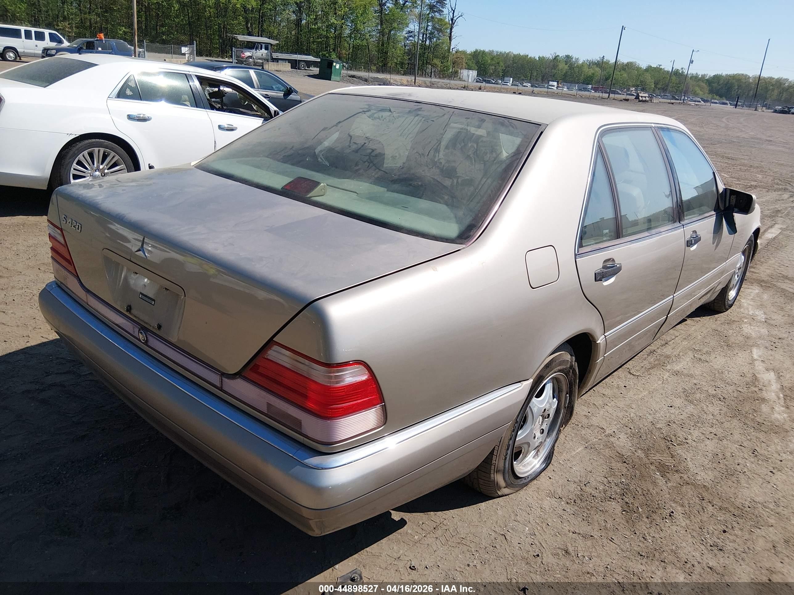 1998 Mercedes-benz S 420   Gold vin: WDBGA43G5WA394172