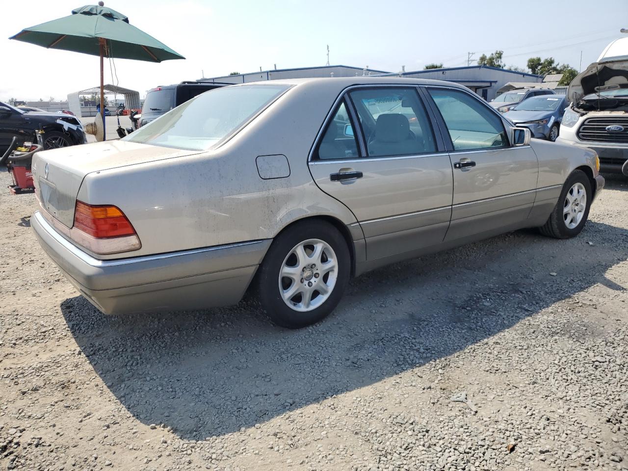 1995 Mercedes-benz S 500 Gold vin: WDBGA51E1SA231911