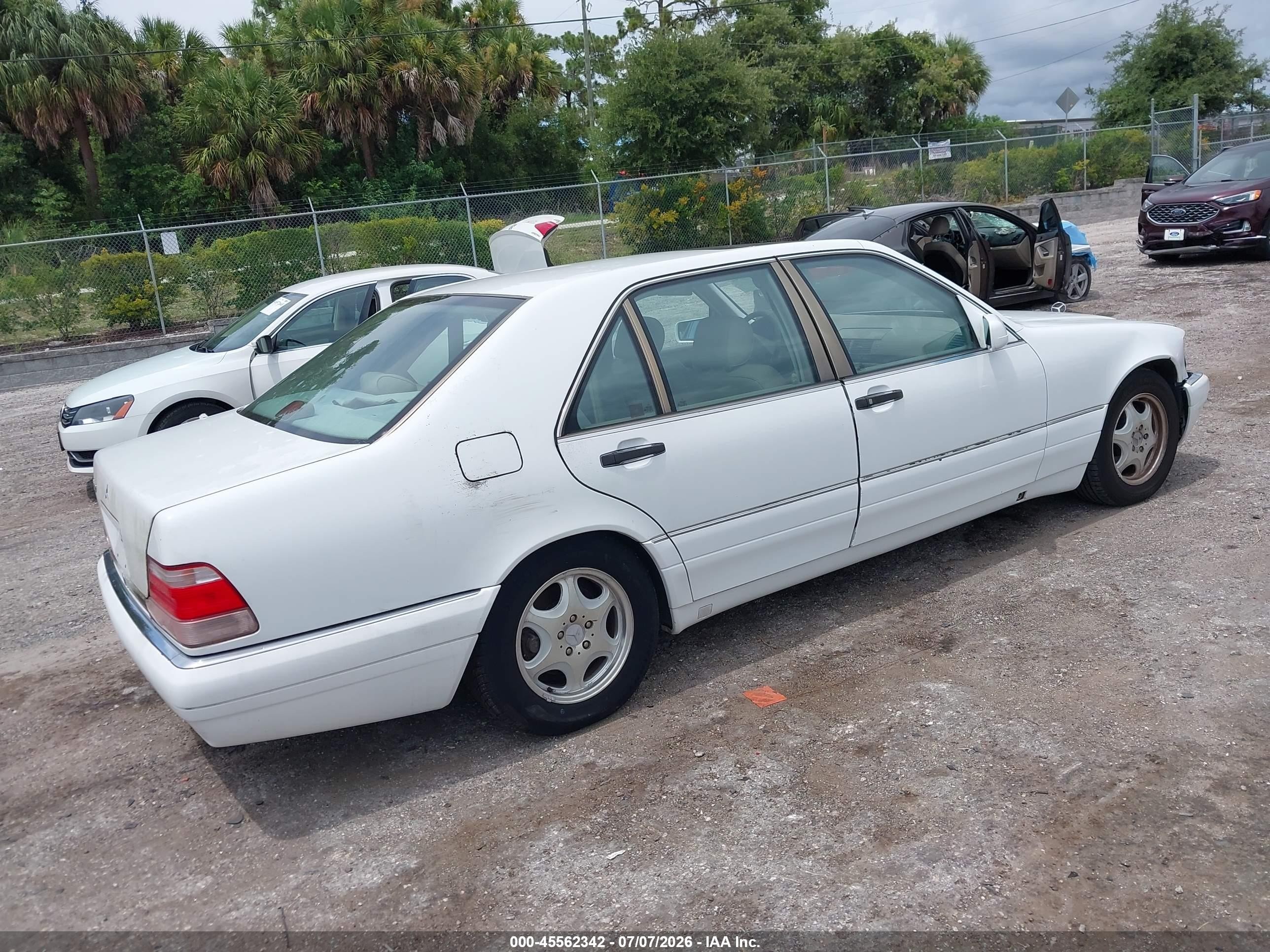 1998 Mercedes-benz S 500   White vin: WDBGA51GXWA396864