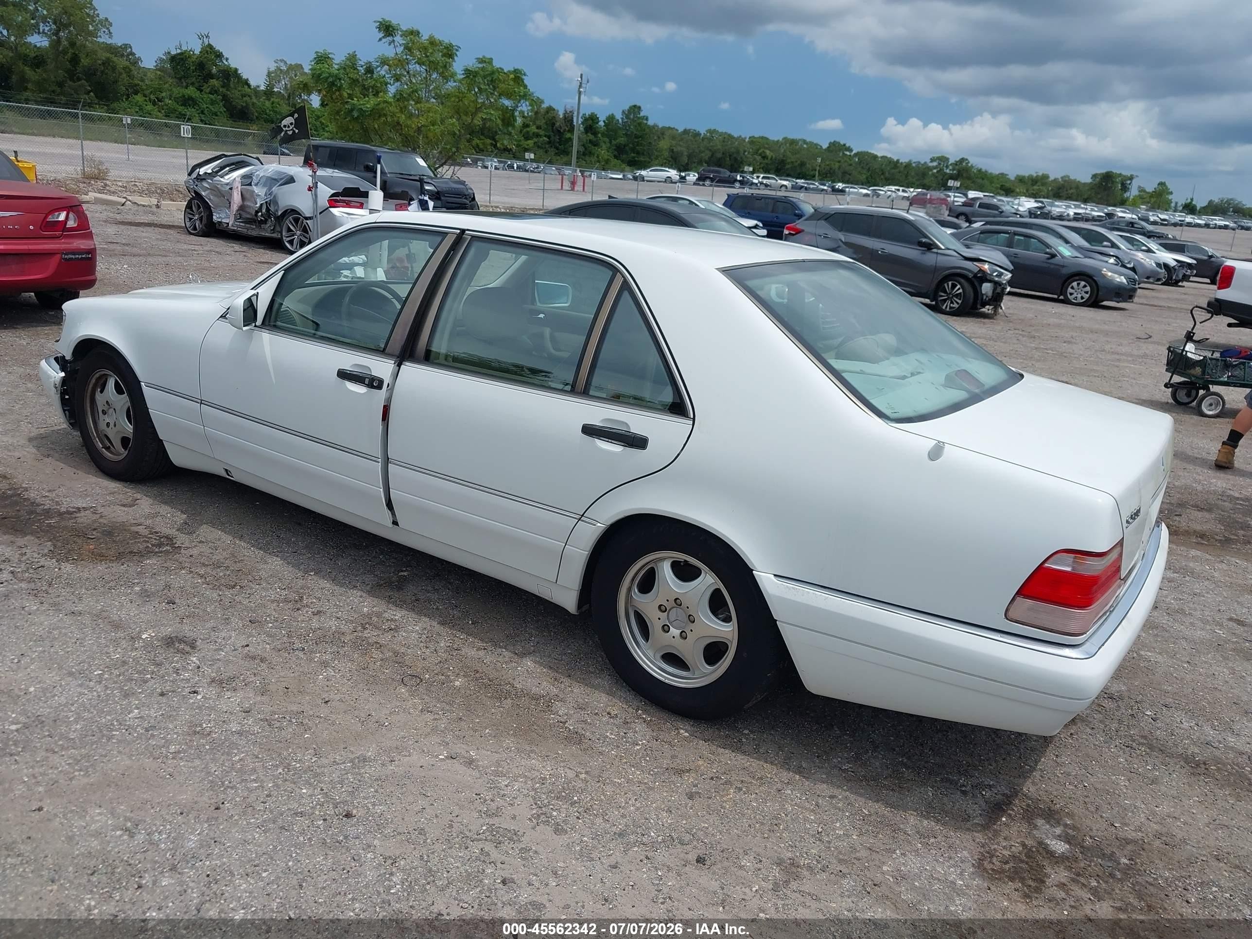 1998 Mercedes-benz S 500   White vin: WDBGA51GXWA396864