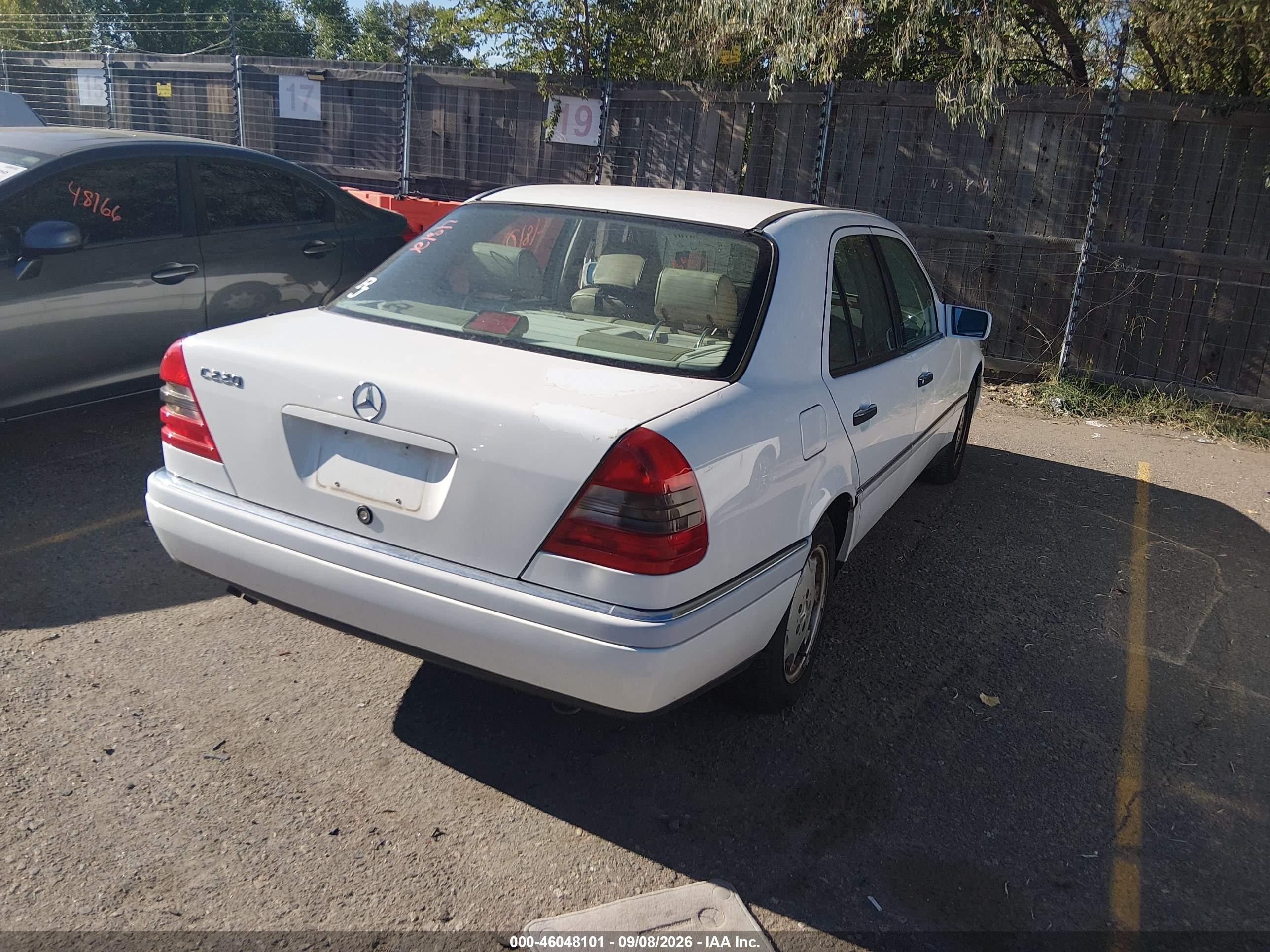 1995 Mercedes-benz C 220 White vin: WDBHA22E0SF297385