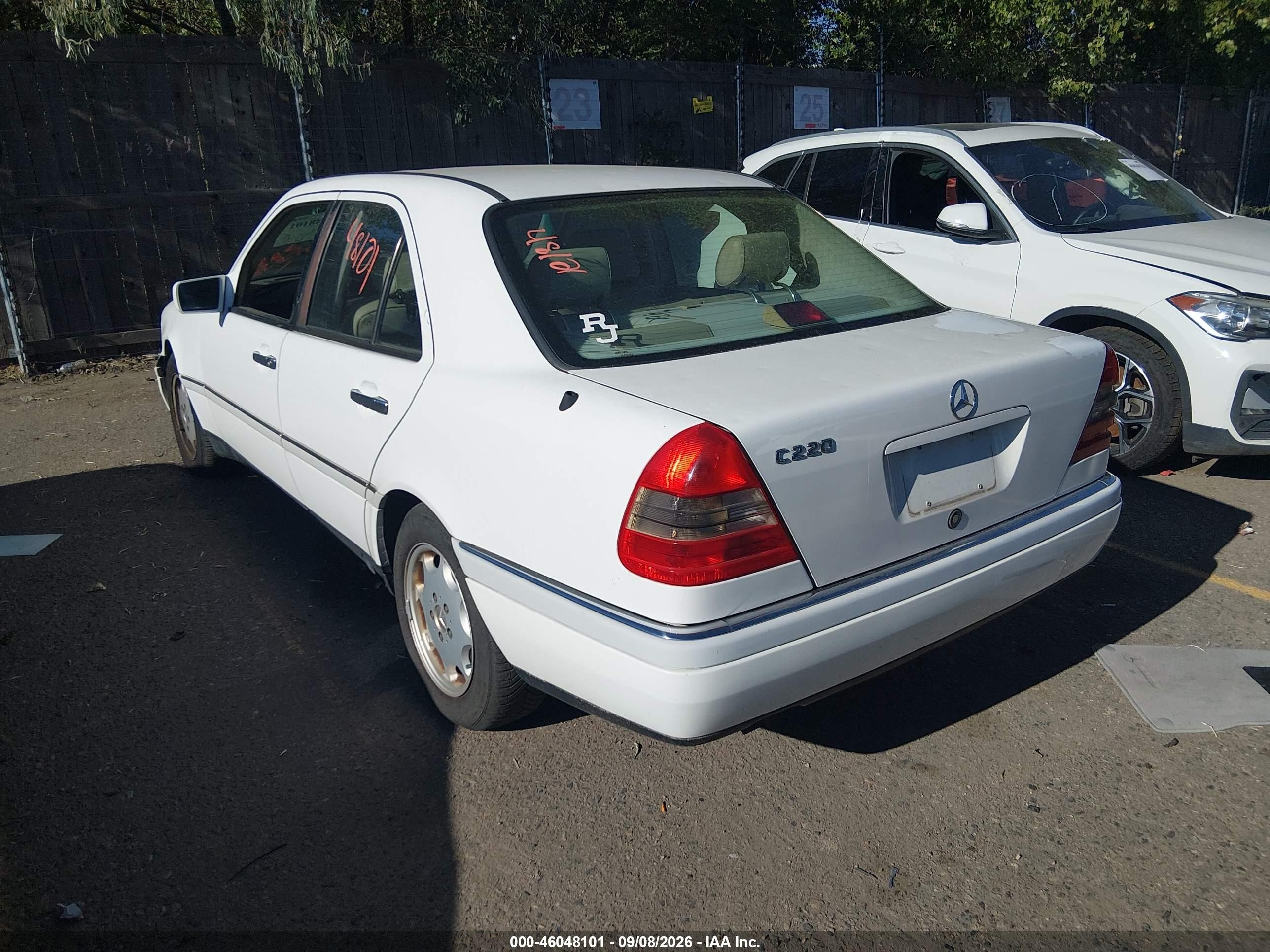 1995 Mercedes-benz C 220 White vin: WDBHA22E0SF297385