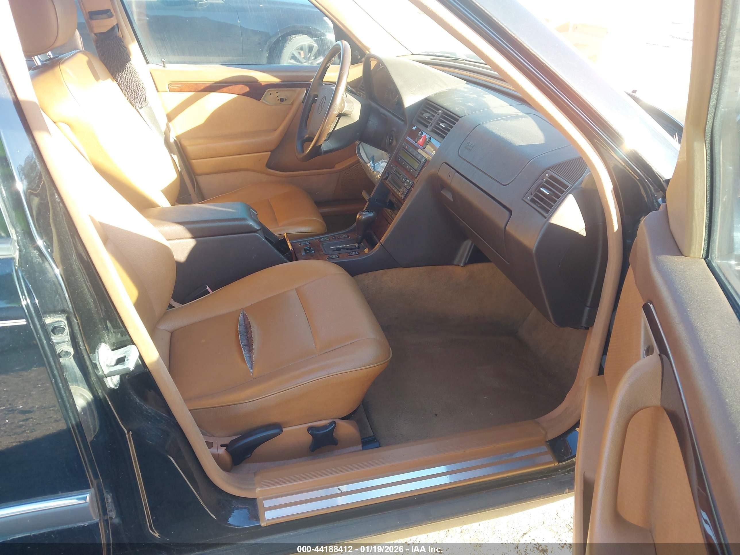 1996 Mercedes-benz C 220 Black vin: WDBHA22E0TF368649