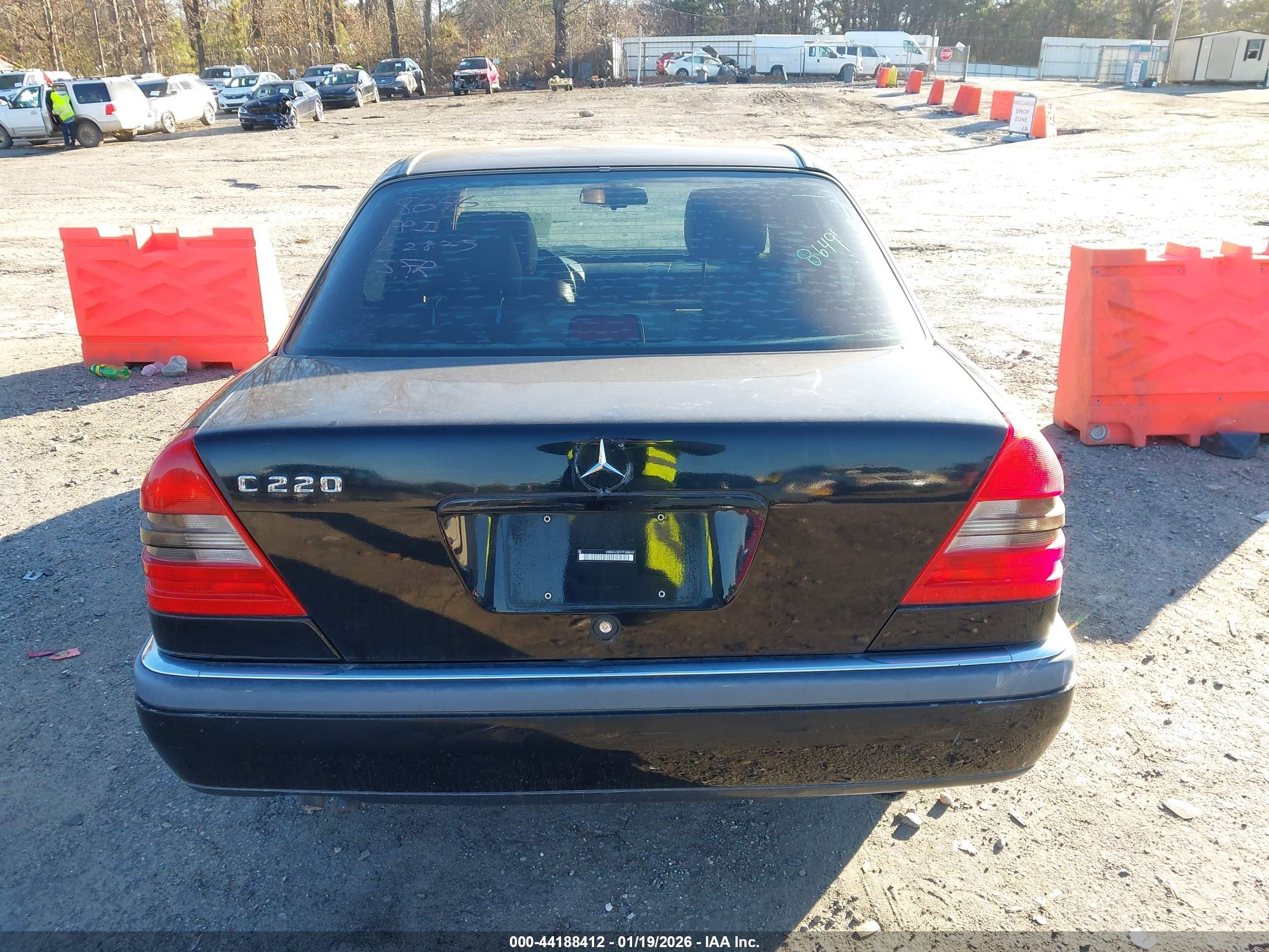 1996 Mercedes-benz C 220 Black vin: WDBHA22E0TF368649