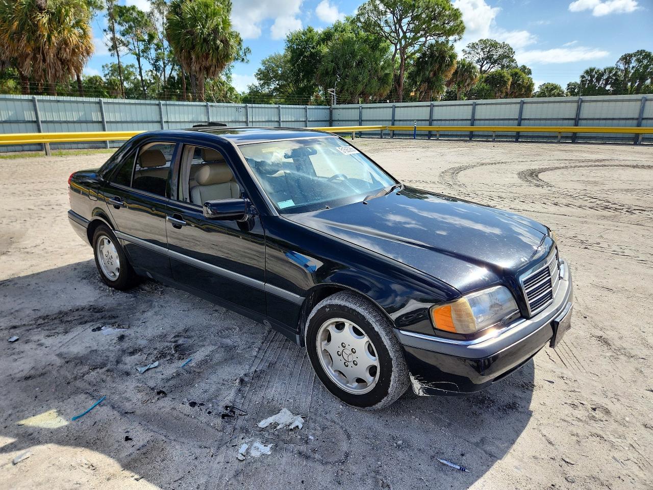 1995 Mercedes-benz C 220 Черный vin: WDBHA22E1SF229693