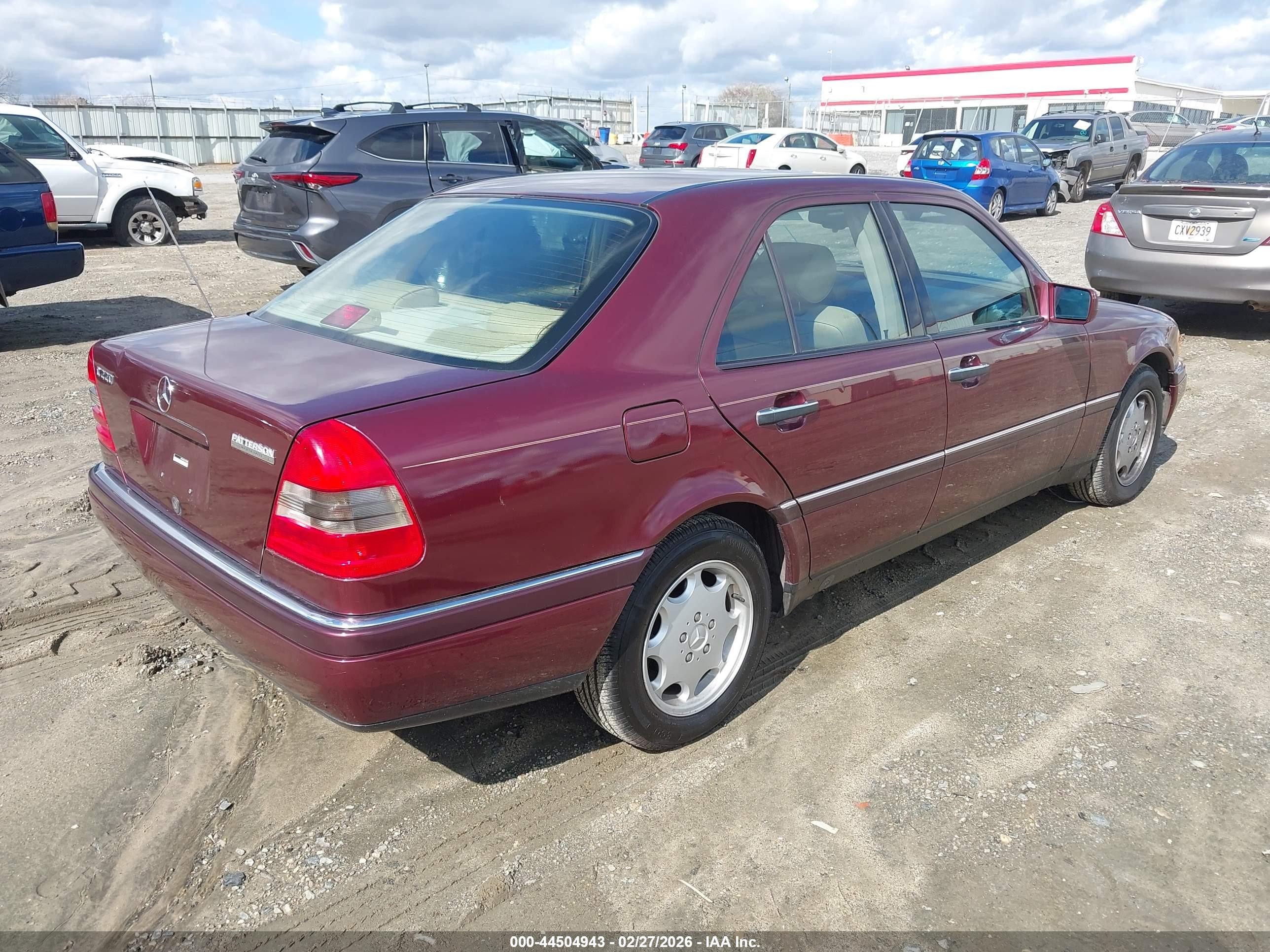 1996 Mercedes-benz C 220 Burgundy vin: WDBHA22E2TF385825