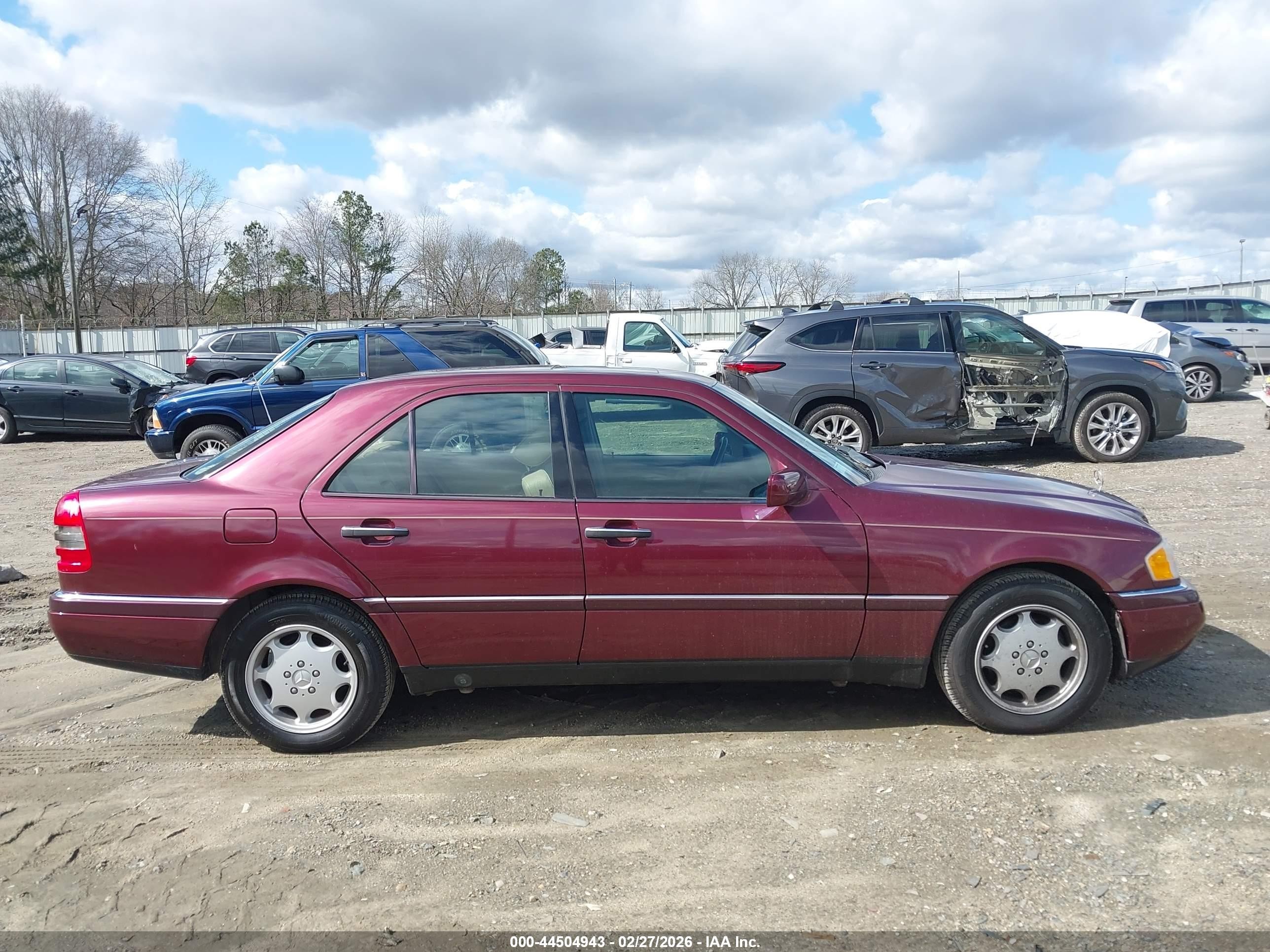 1996 Mercedes-benz C 220 Burgundy vin: WDBHA22E2TF385825