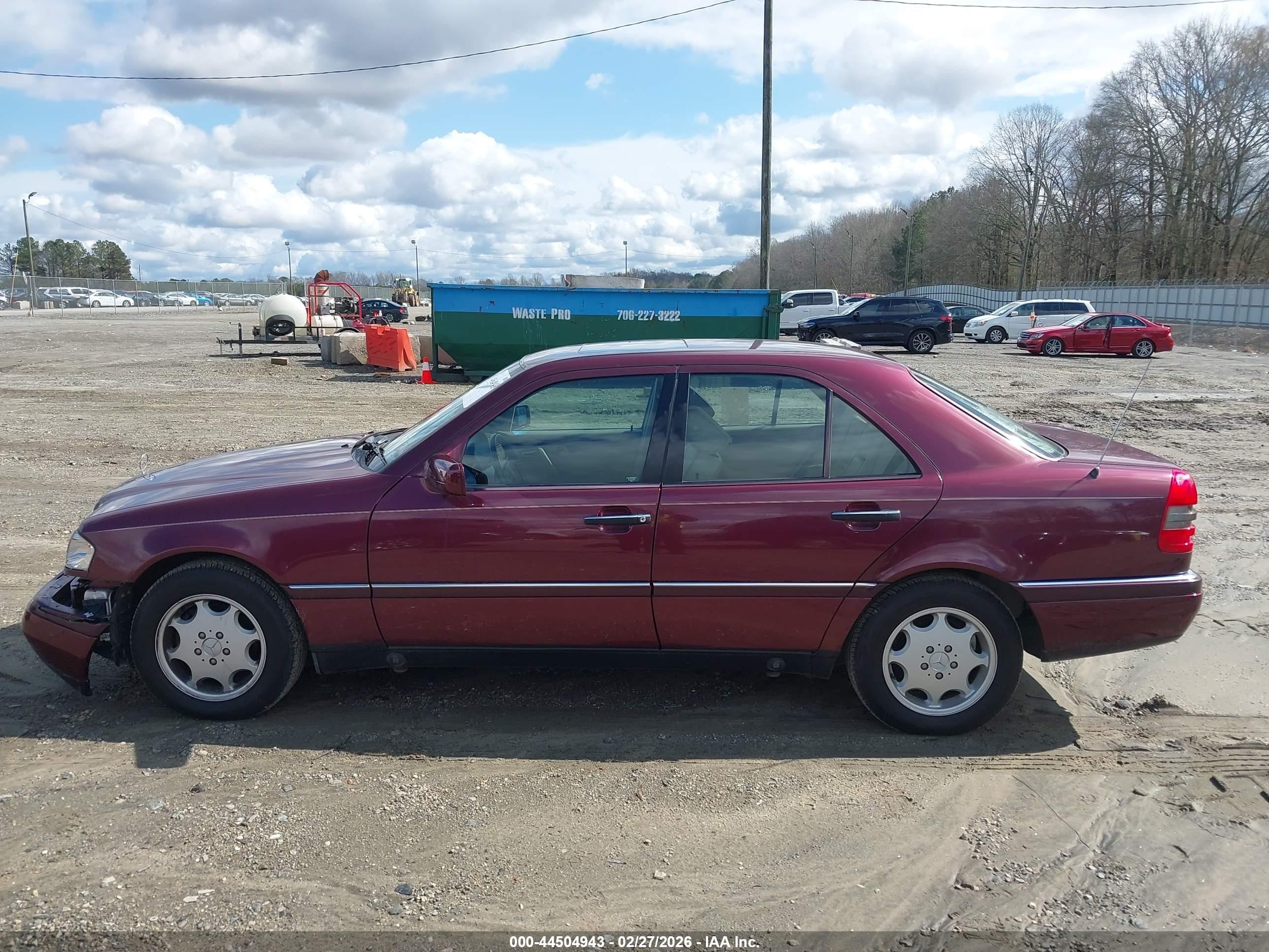 1996 Mercedes-benz C 220 Burgundy vin: WDBHA22E2TF385825