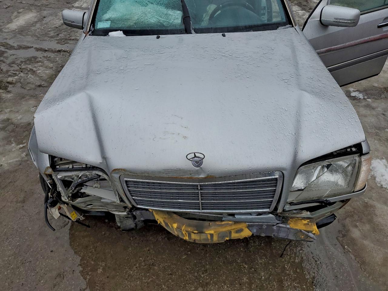 1994 Mercedes-benz C 220 Silver vin: WDBHA22E3RF083923