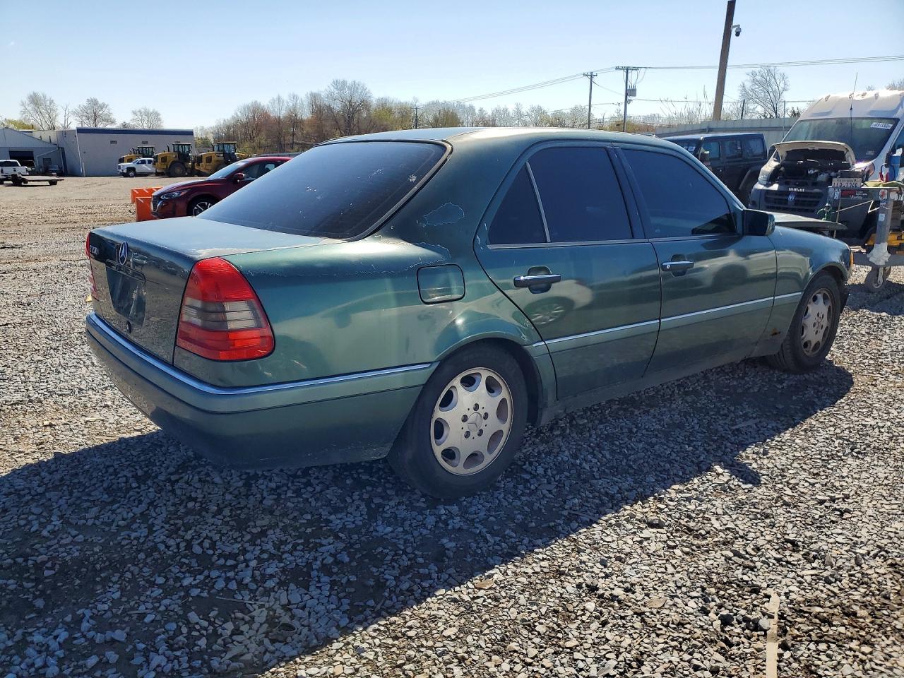 1994 Mercedes-benz C 220 Green vin: WDBHA22E3RF092413