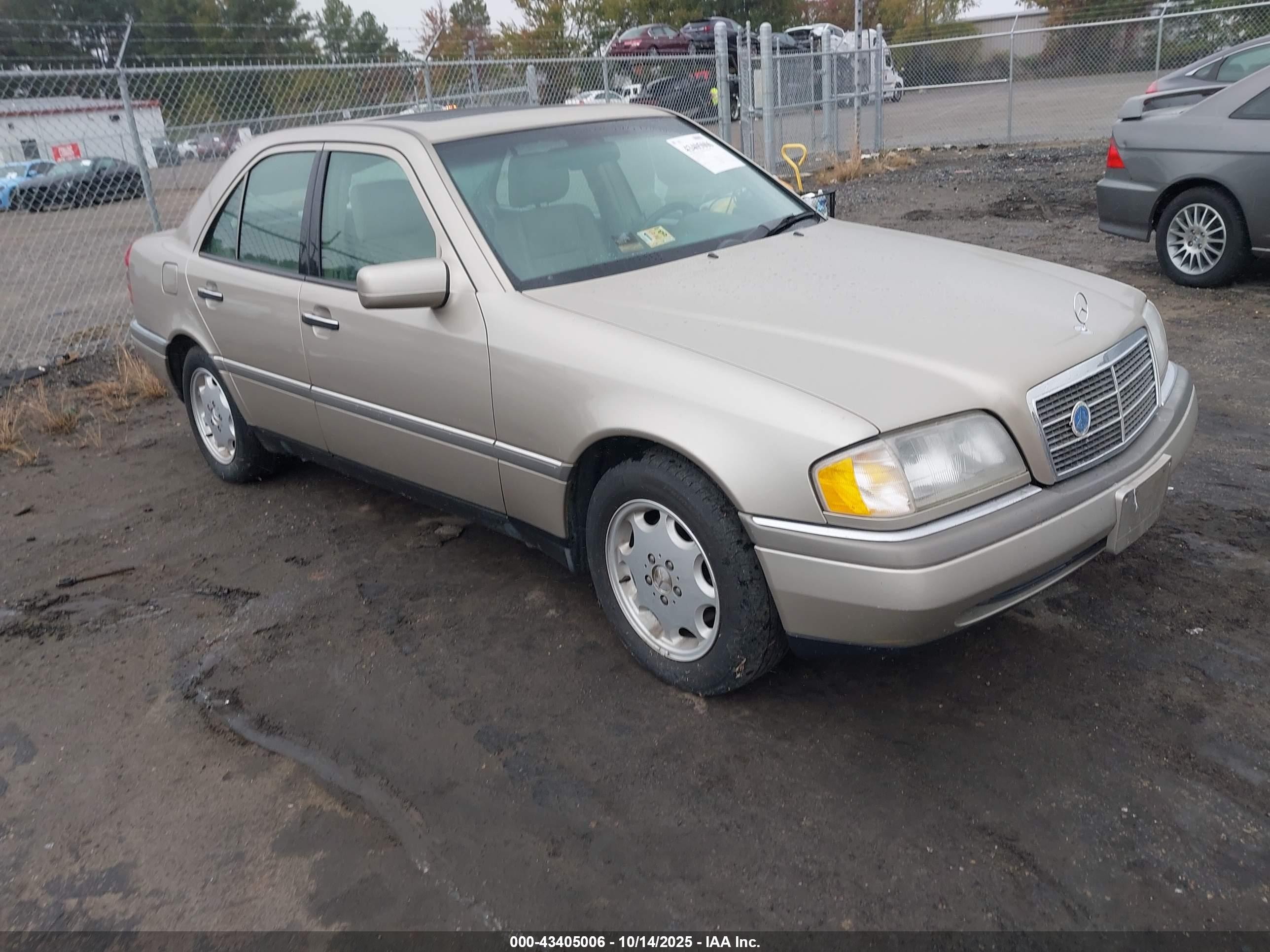 1996 Mercedes-benz C 220 Gold vin: WDBHA22E3TF382223