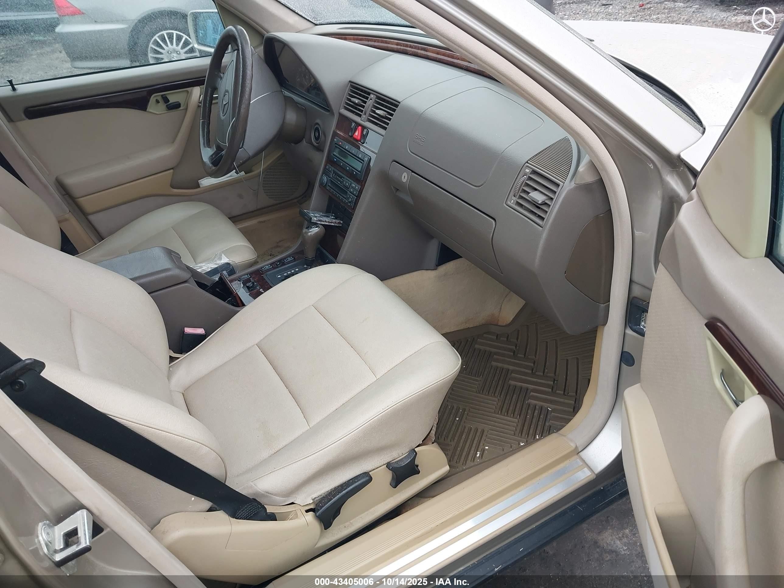 1996 Mercedes-benz C 220 Gold vin: WDBHA22E3TF382223