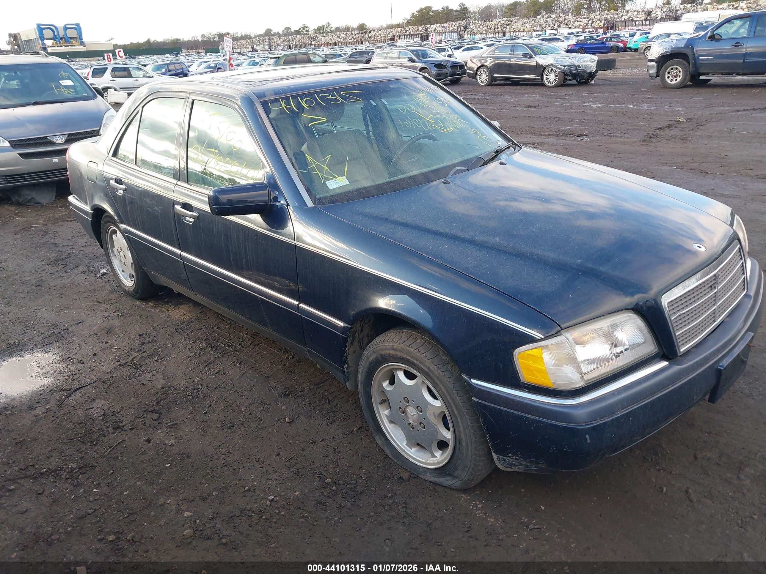 1996 Mercedes-benz C 220 Blue vin: WDBHA22E4TF413947