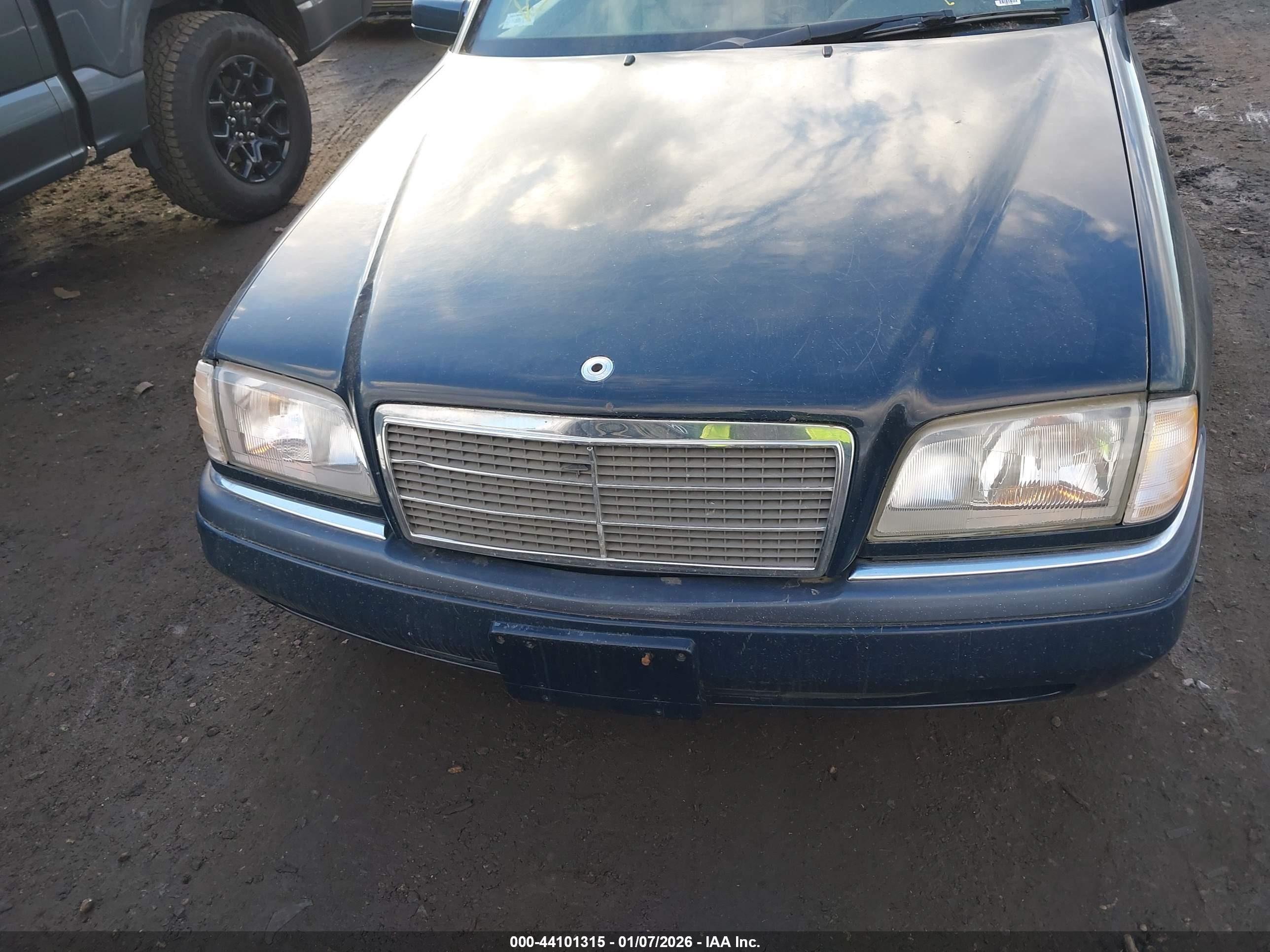 1996 Mercedes-benz C 220 Blue vin: WDBHA22E4TF413947