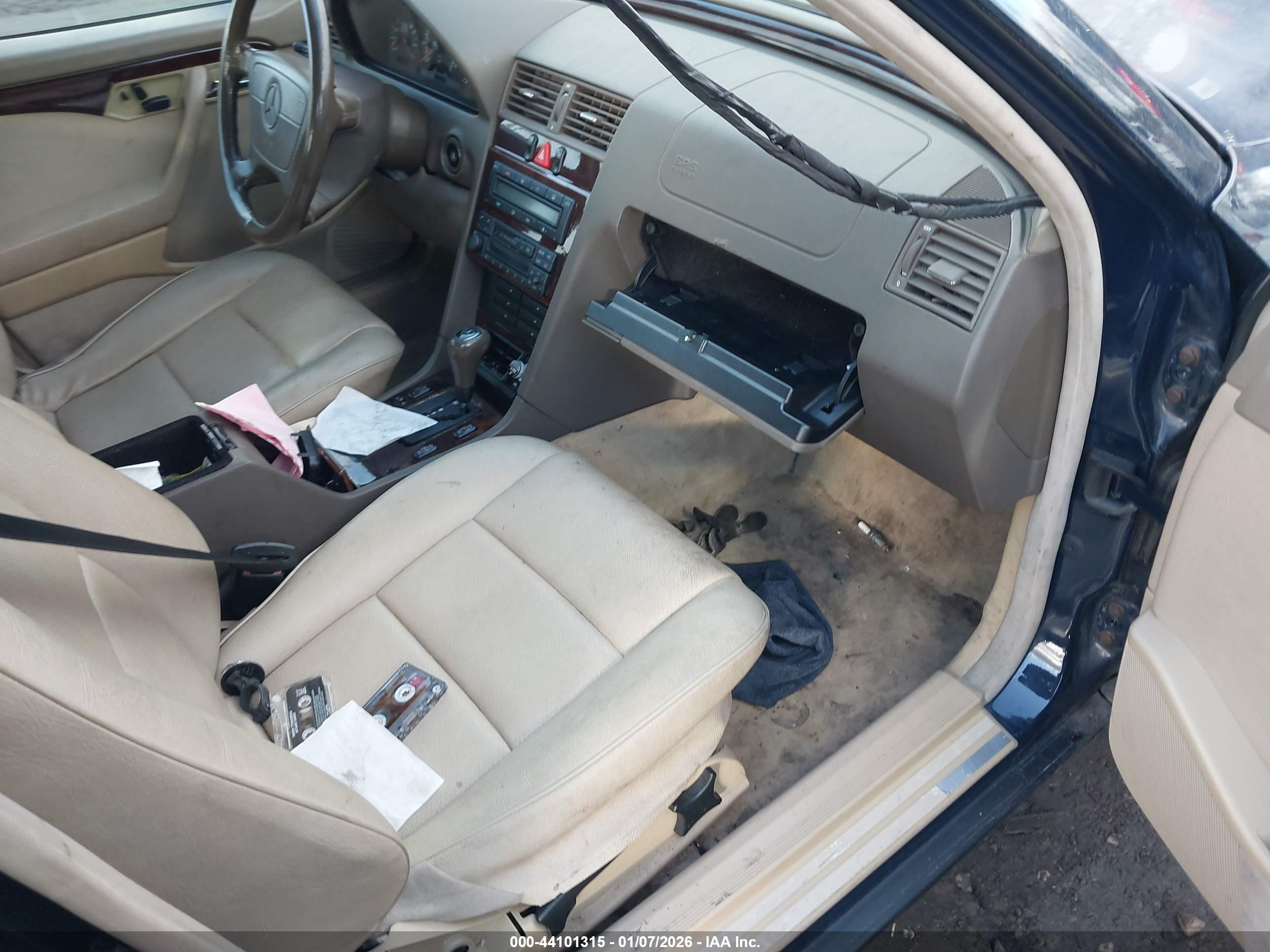 1996 Mercedes-benz C 220 Blue vin: WDBHA22E4TF413947