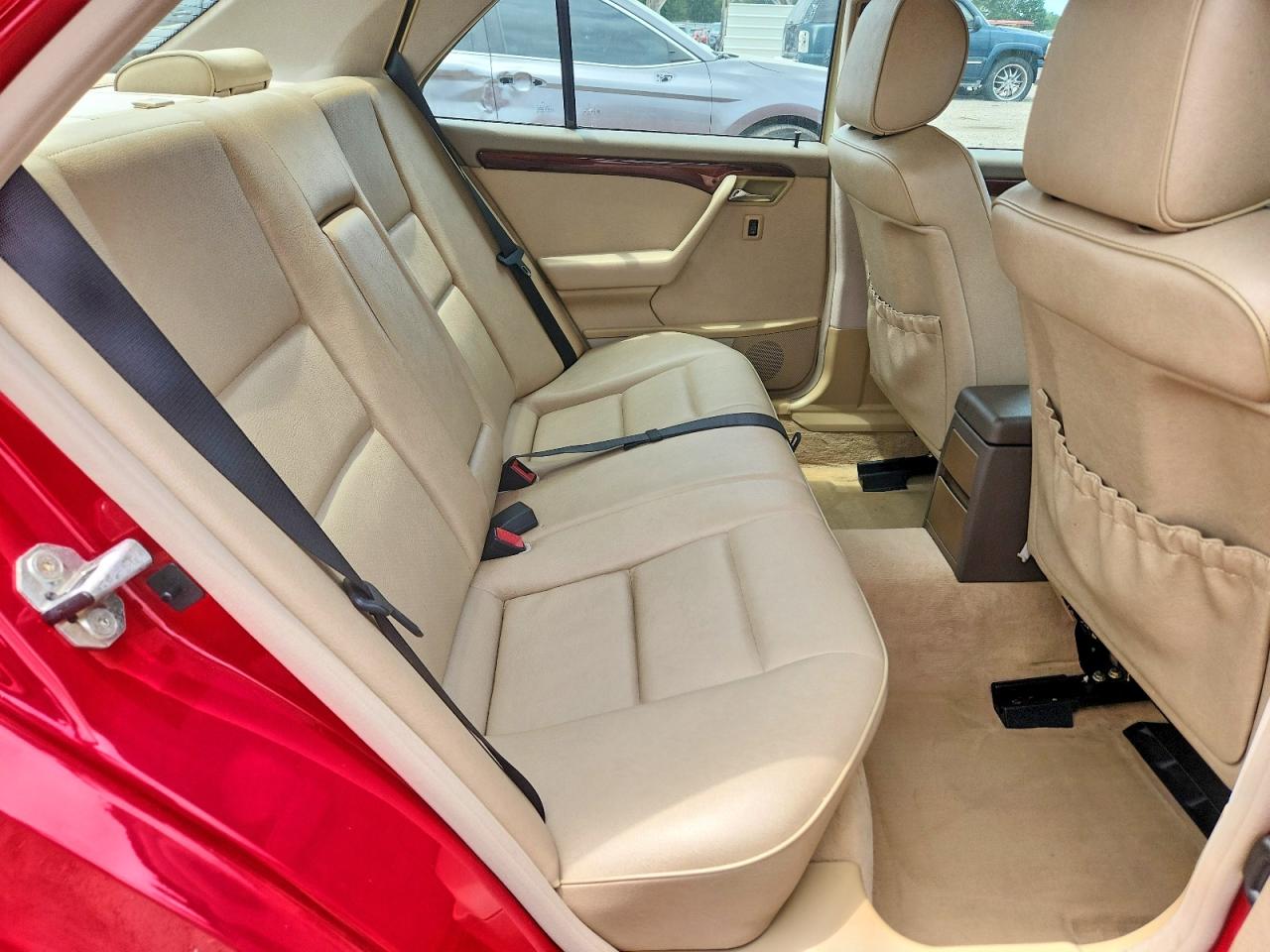 1995 Mercedes-benz C 220 Red vin: WDBHA22E5SF225016