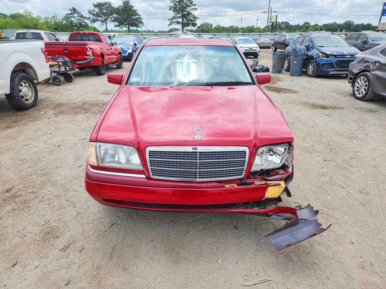 1995 Mercedes-benz C 220 Red vin: WDBHA22E5SF225016