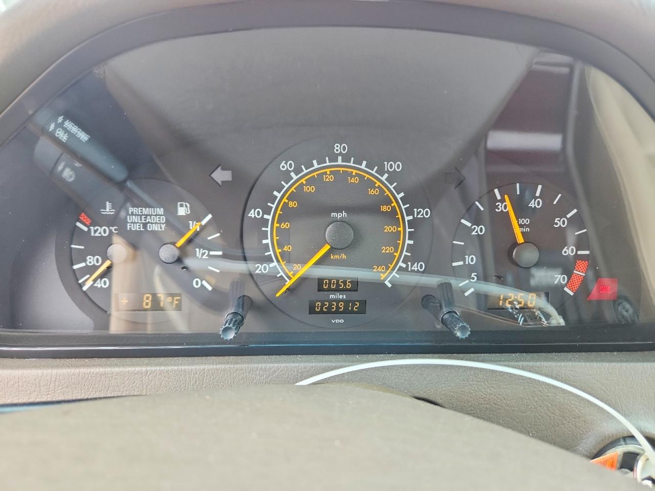 1995 Mercedes-benz C 220 Red vin: WDBHA22E5SF225016