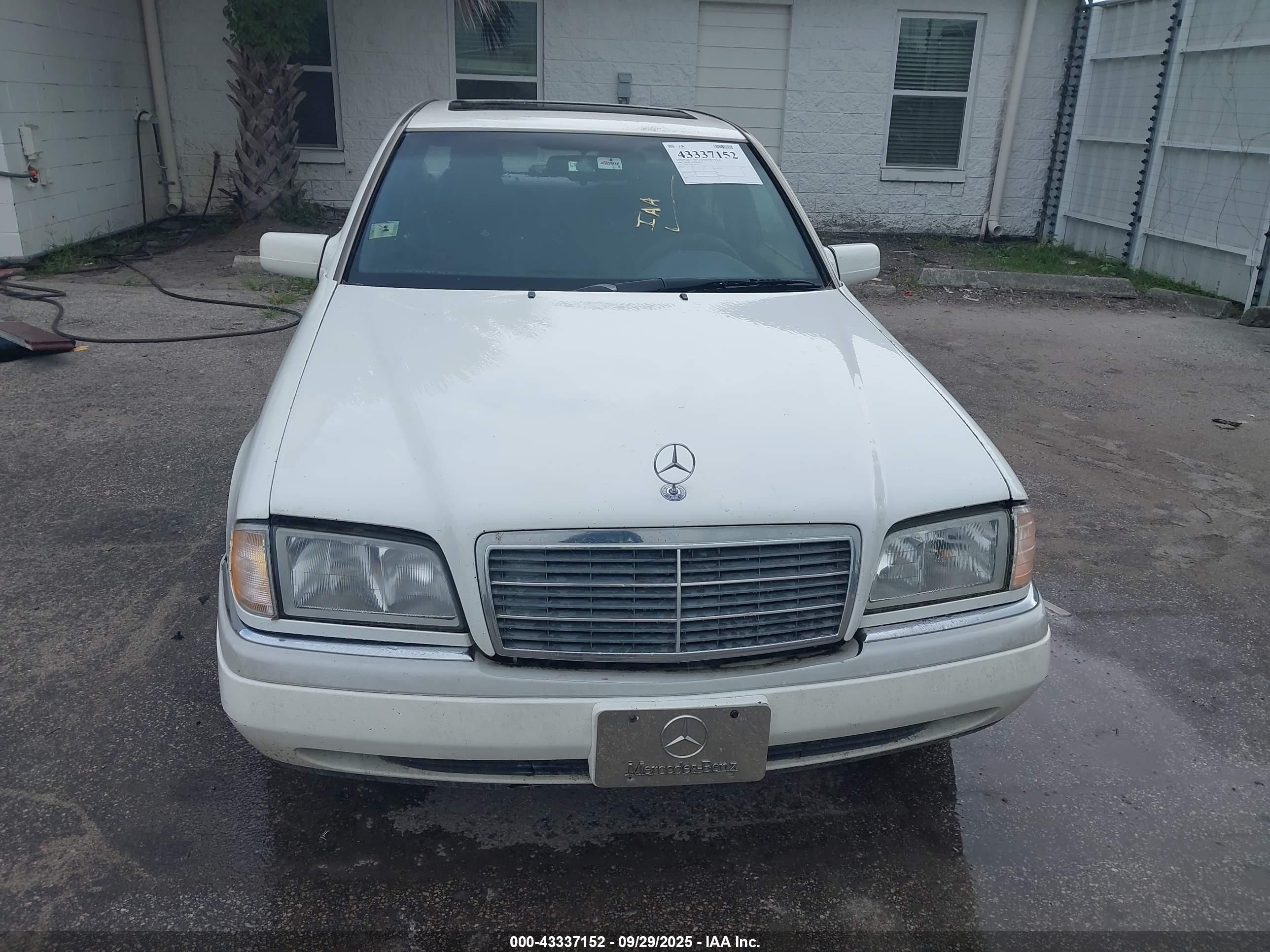 1996 Mercedes-benz C 220 White vin: WDBHA22E5TF432653