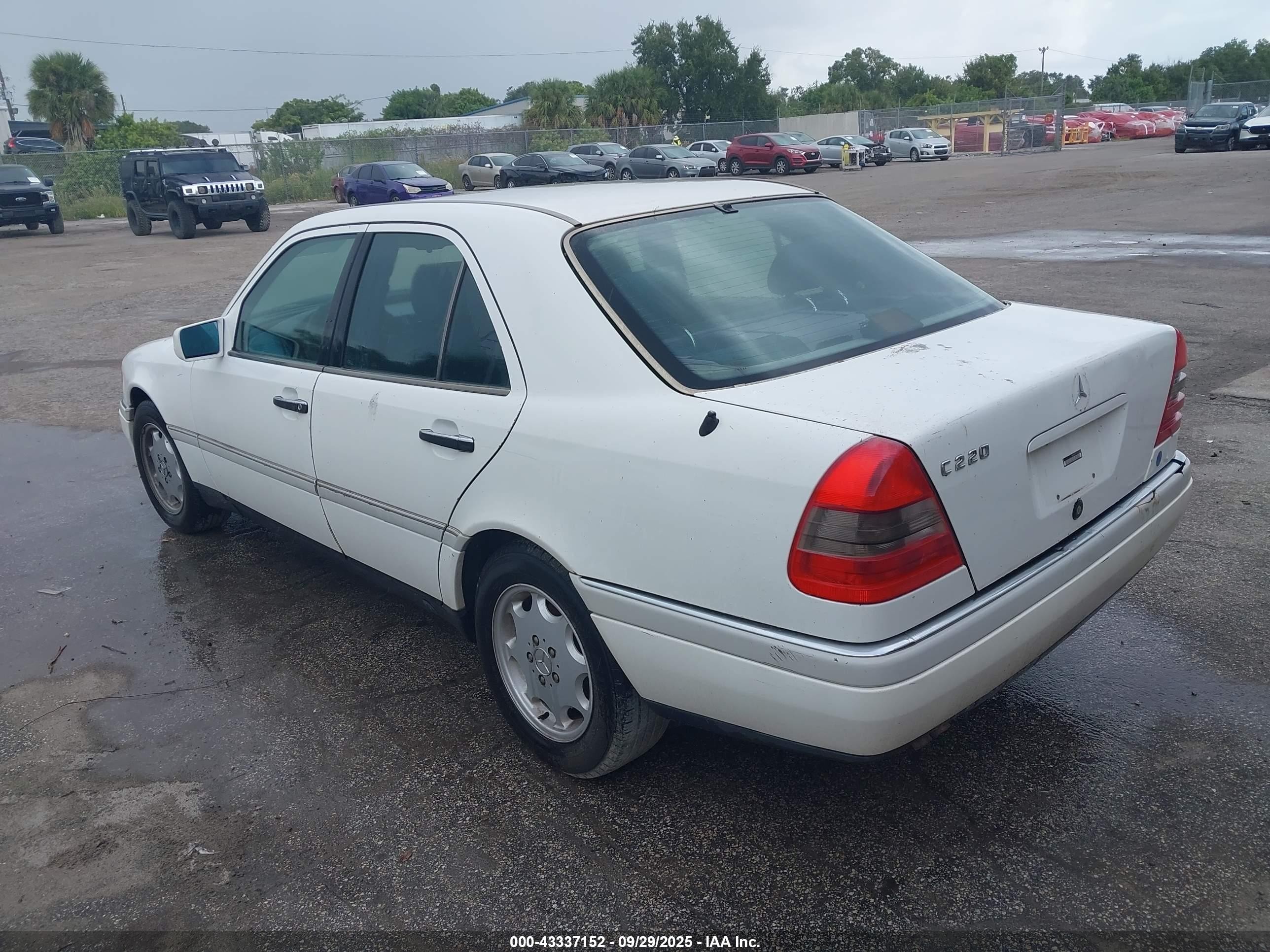 1996 Mercedes-benz C 220 White vin: WDBHA22E5TF432653