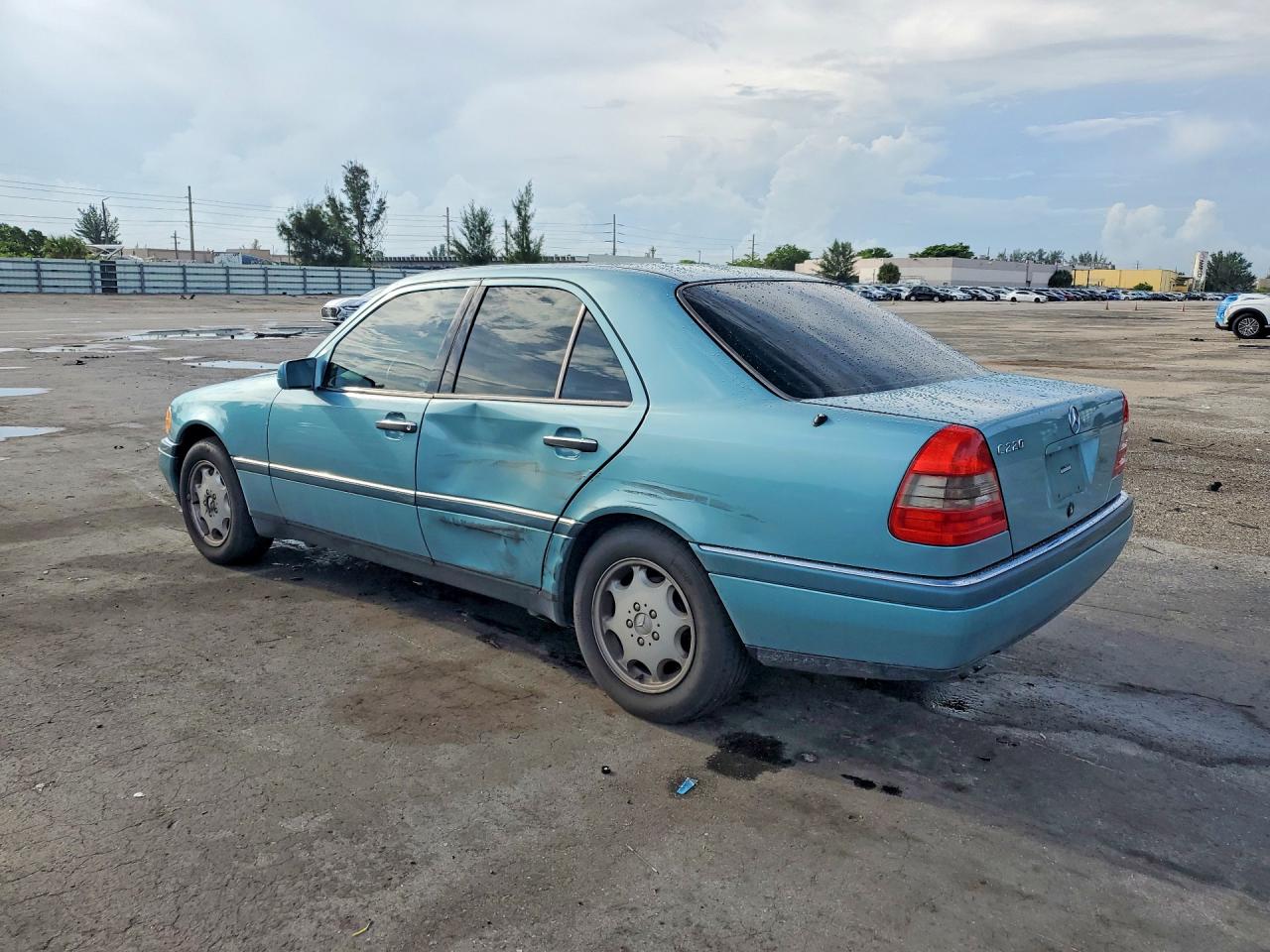 1994 Mercedes-benz C 220 Turquoise vin: WDBHA22E6RF071975