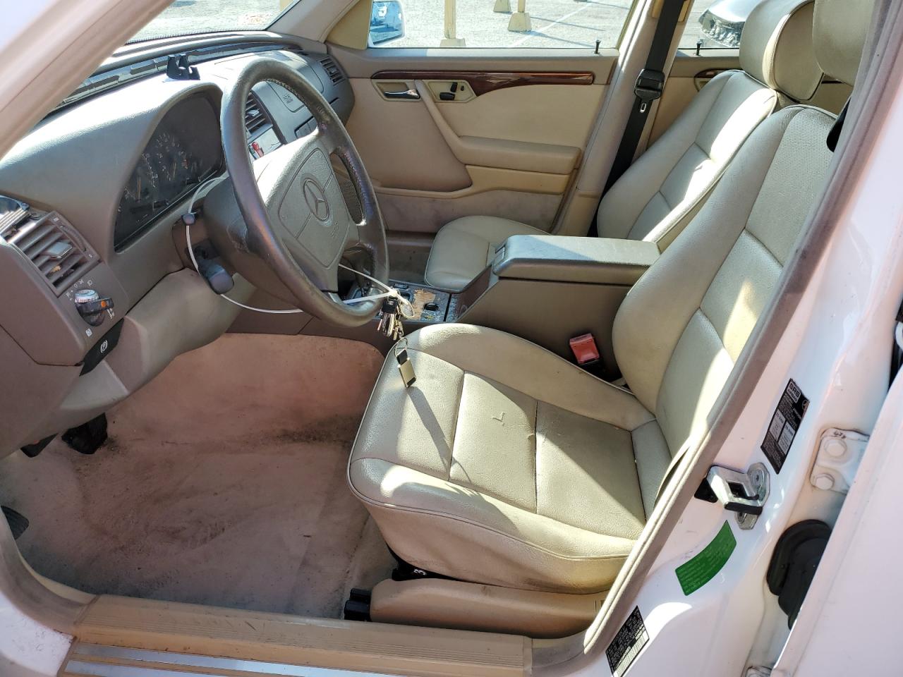 1994 Mercedes-benz C 220 White vin: WDBHA22E6RF078876