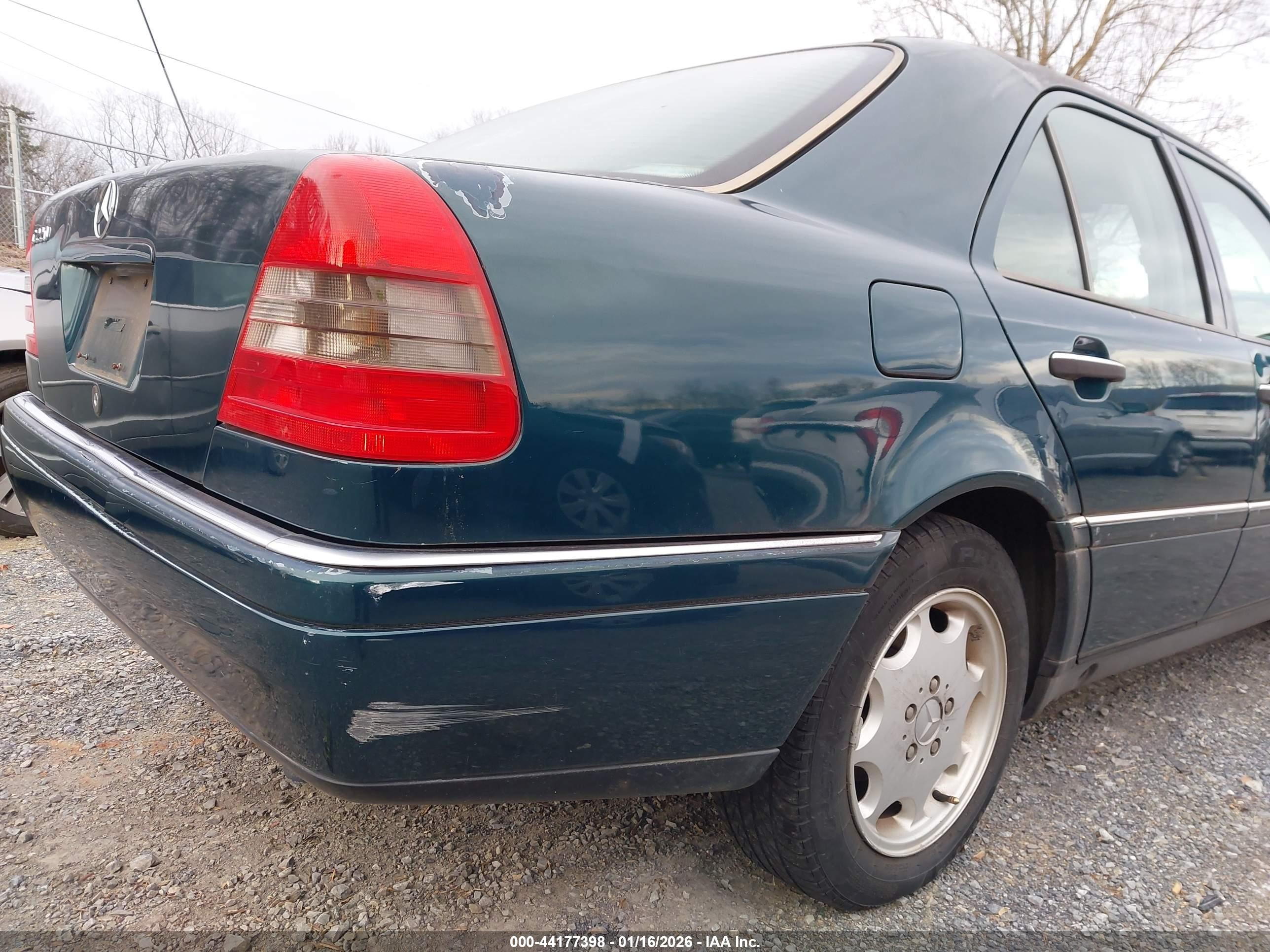 1996 Mercedes-benz C 220 Green vin: WDBHA22E6TF336000