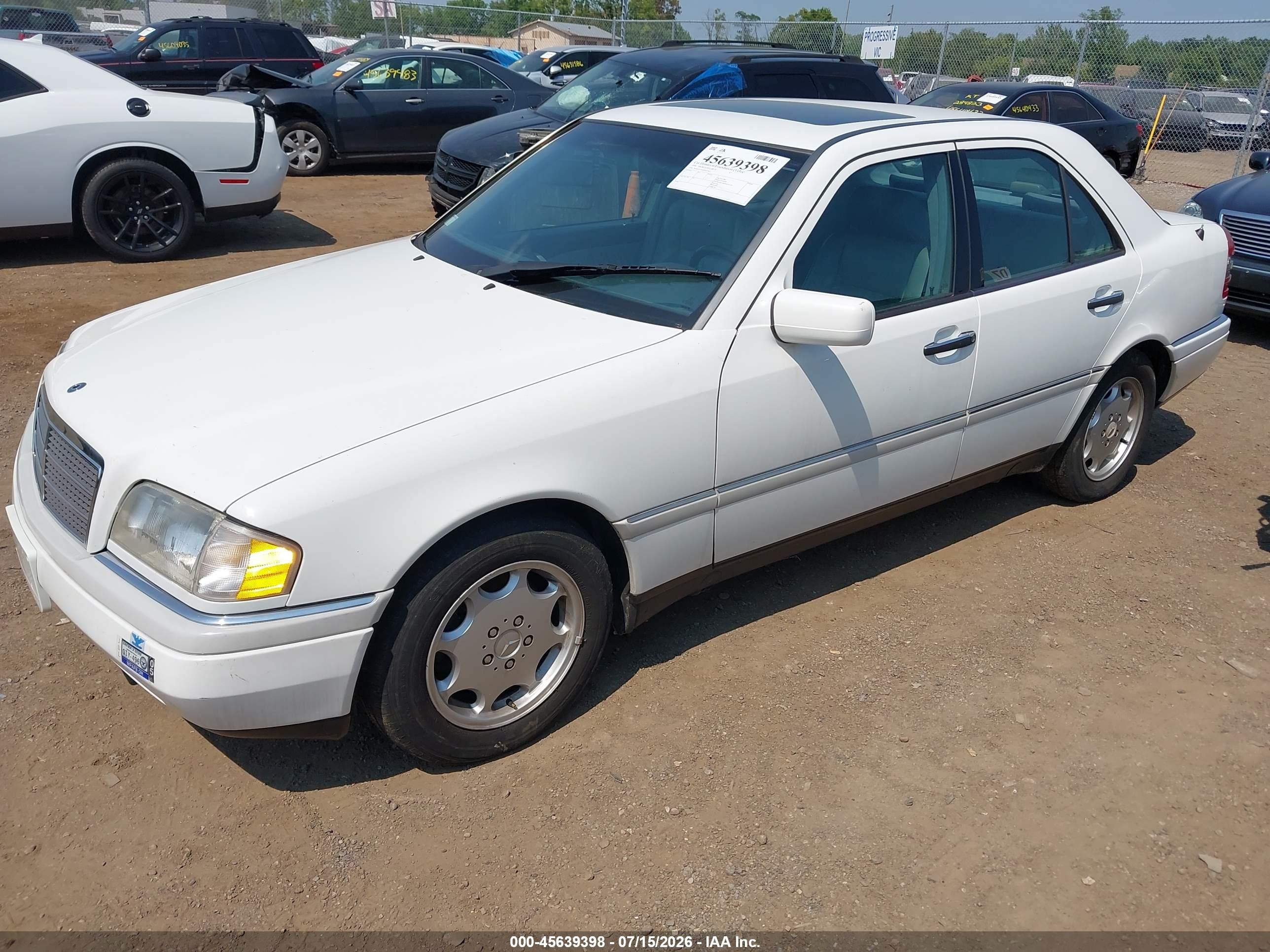 1996 Mercedes-benz C 220 White vin: WDBHA22E6TF417465
