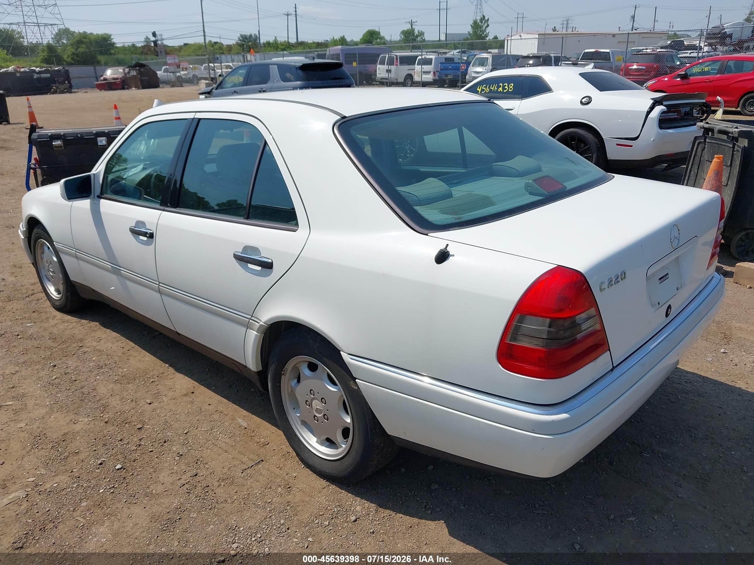 1996 Mercedes-benz C 220 White vin: WDBHA22E6TF417465
