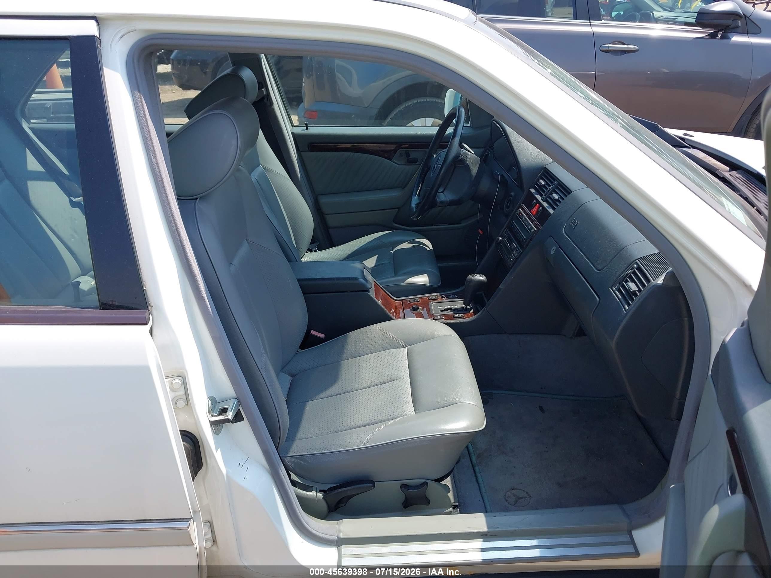 1996 Mercedes-benz C 220 White vin: WDBHA22E6TF417465