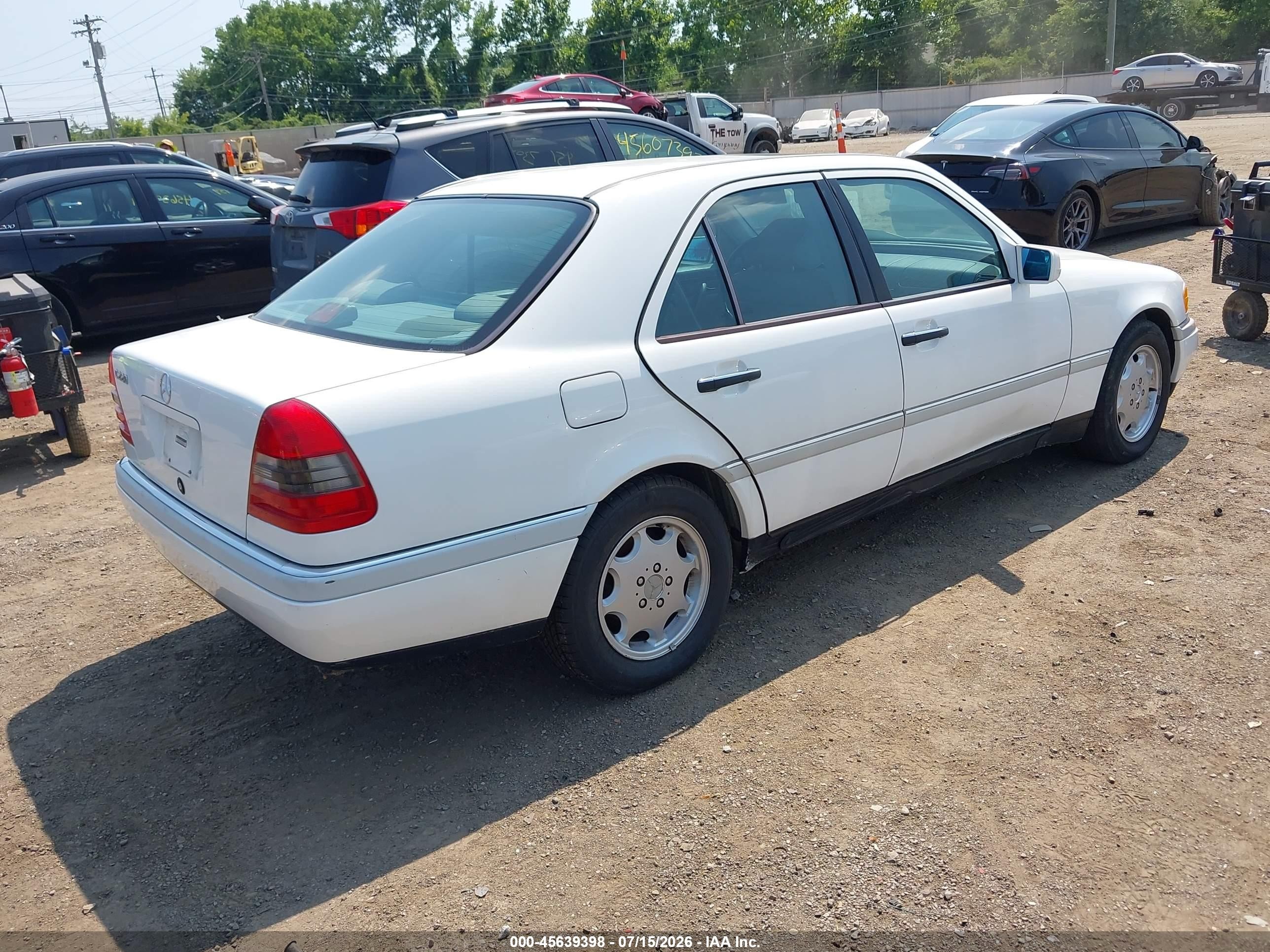 1996 Mercedes-benz C 220 White vin: WDBHA22E6TF417465