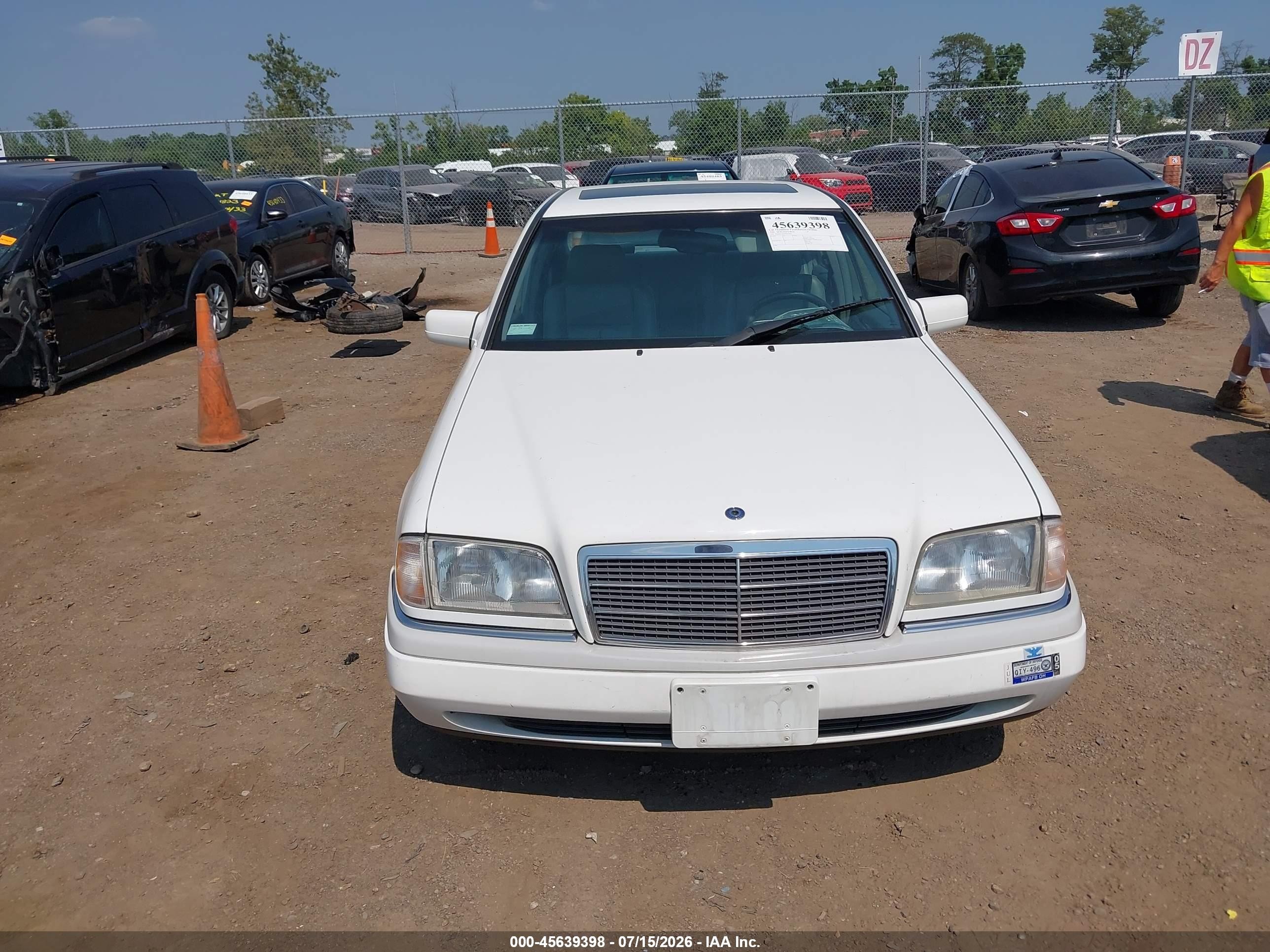 1996 Mercedes-benz C 220 White vin: WDBHA22E6TF417465