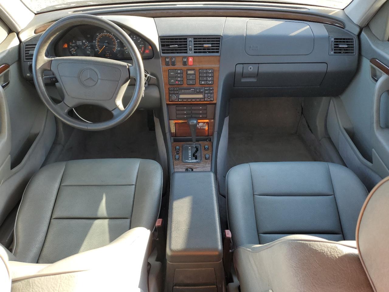 1994 Mercedes-benz C 220 White vin: WDBHA22E7RF004365