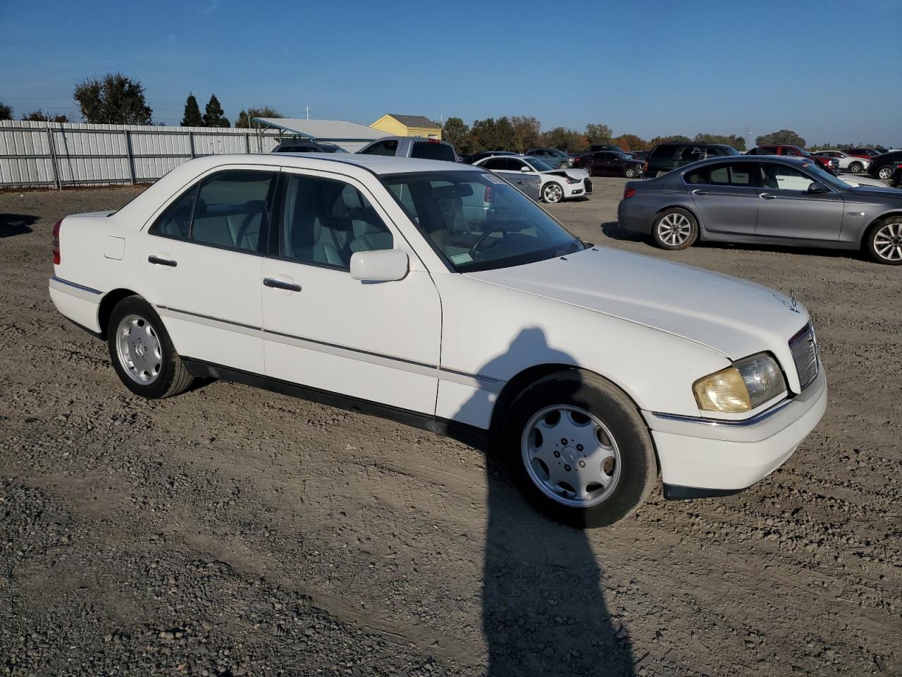1994 Mercedes-benz C 220 White vin: WDBHA22E7RF004365