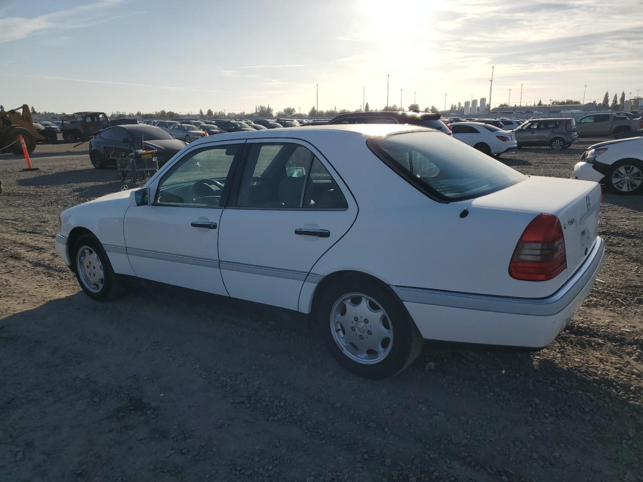 1994 Mercedes-benz C 220 White vin: WDBHA22E7RF004365