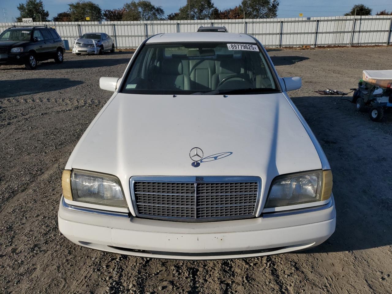 1994 Mercedes-benz C 220 White vin: WDBHA22E7RF004365