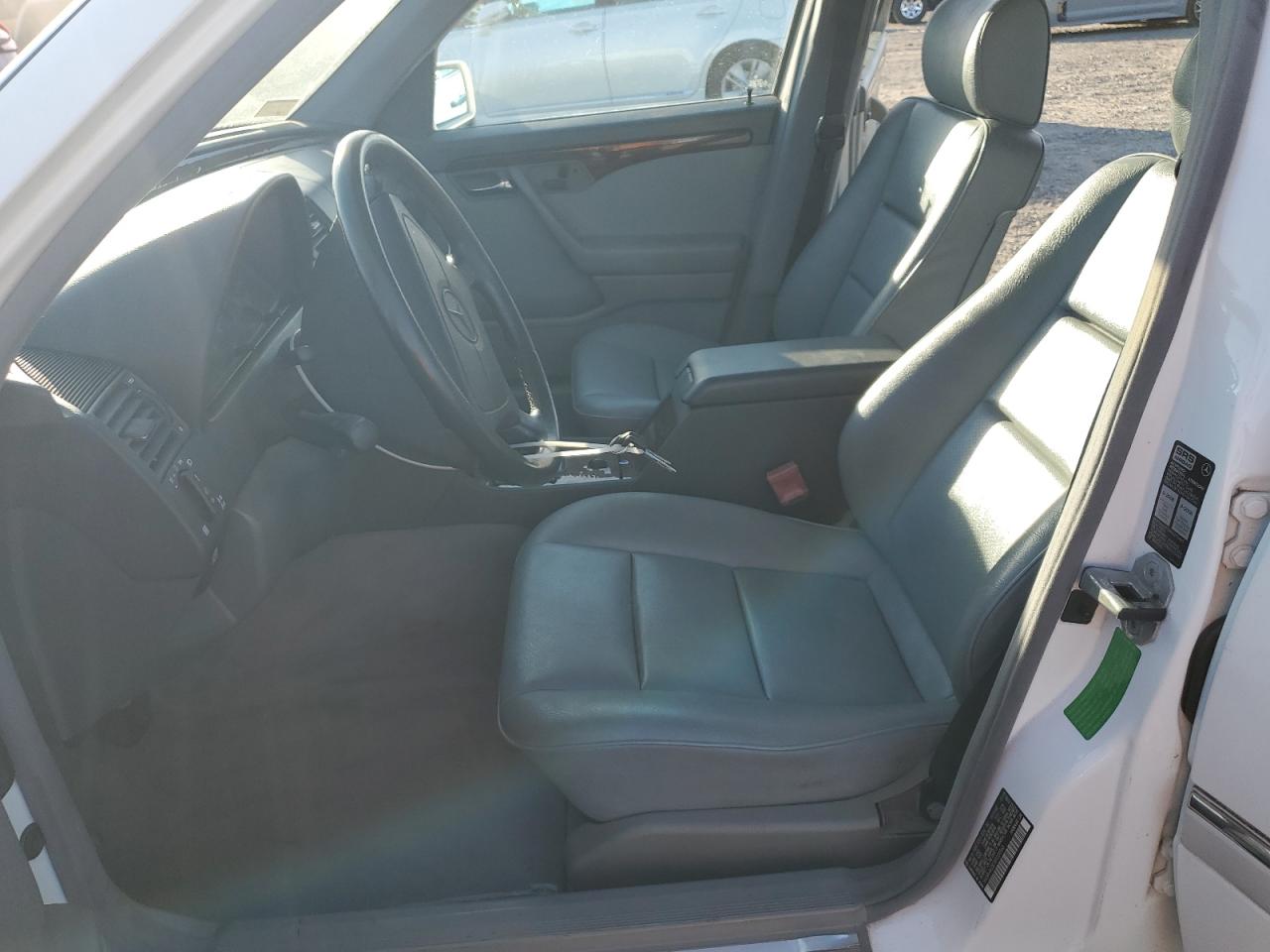 1994 Mercedes-benz C 220 White vin: WDBHA22E7RF004365