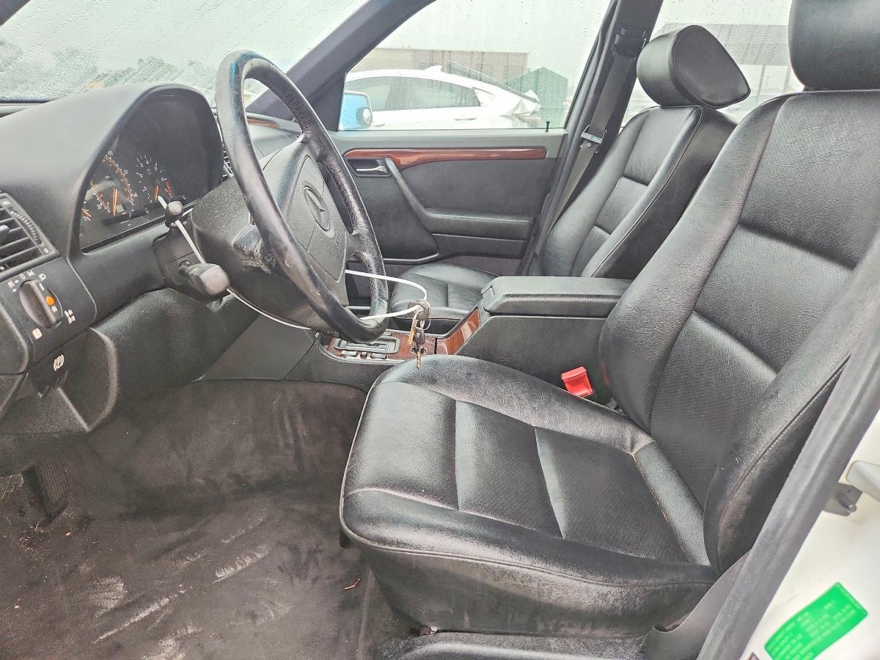 1994 Mercedes-benz C 220 Белый vin: WDBHA22E8RF038203