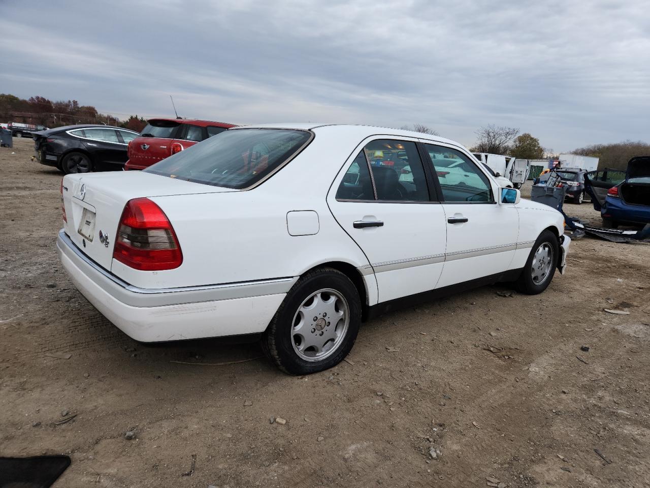 1996 Mercedes-benz C 220 White vin: WDBHA22E8TF457756