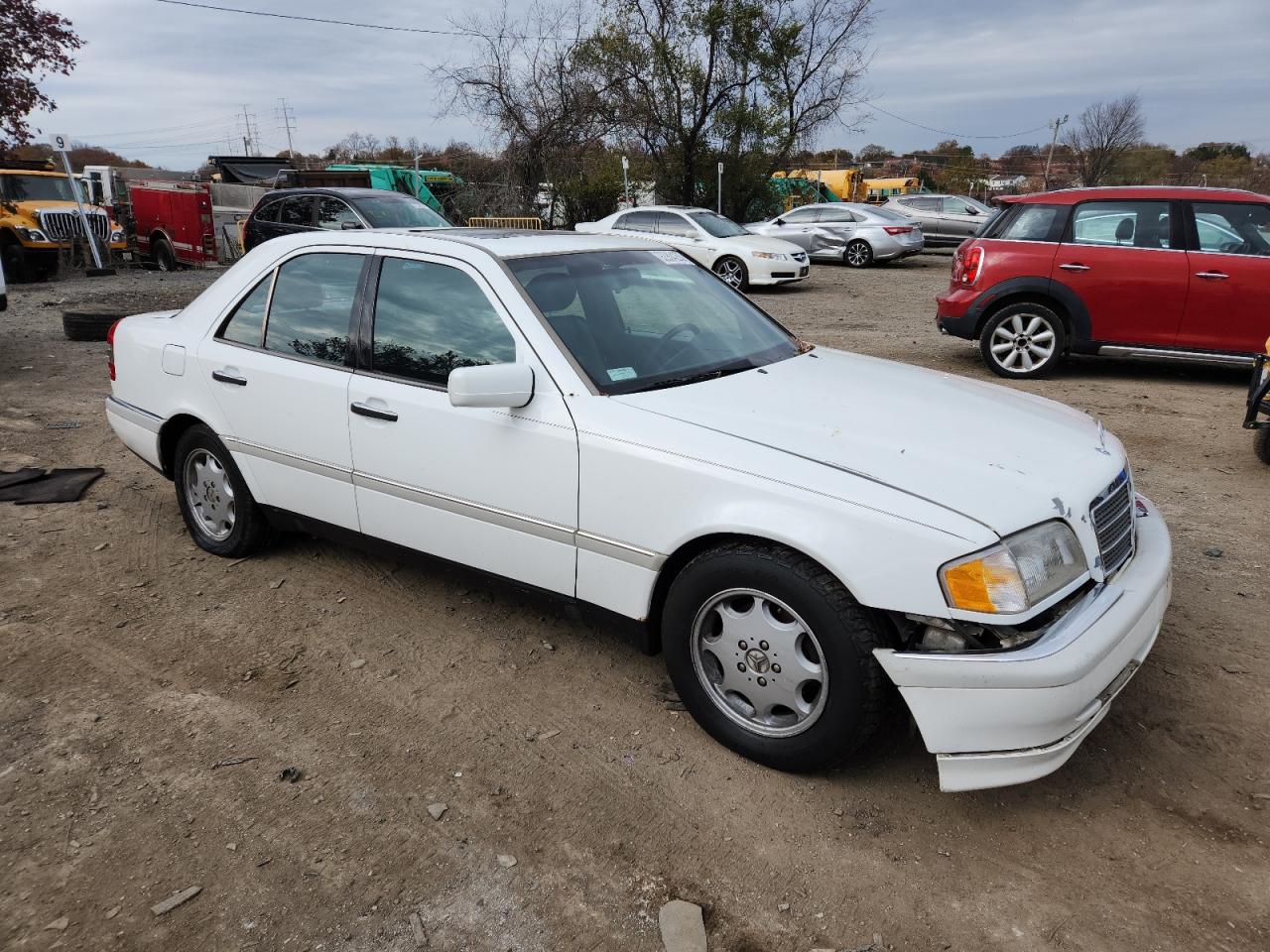 1996 Mercedes-benz C 220 White vin: WDBHA22E8TF457756
