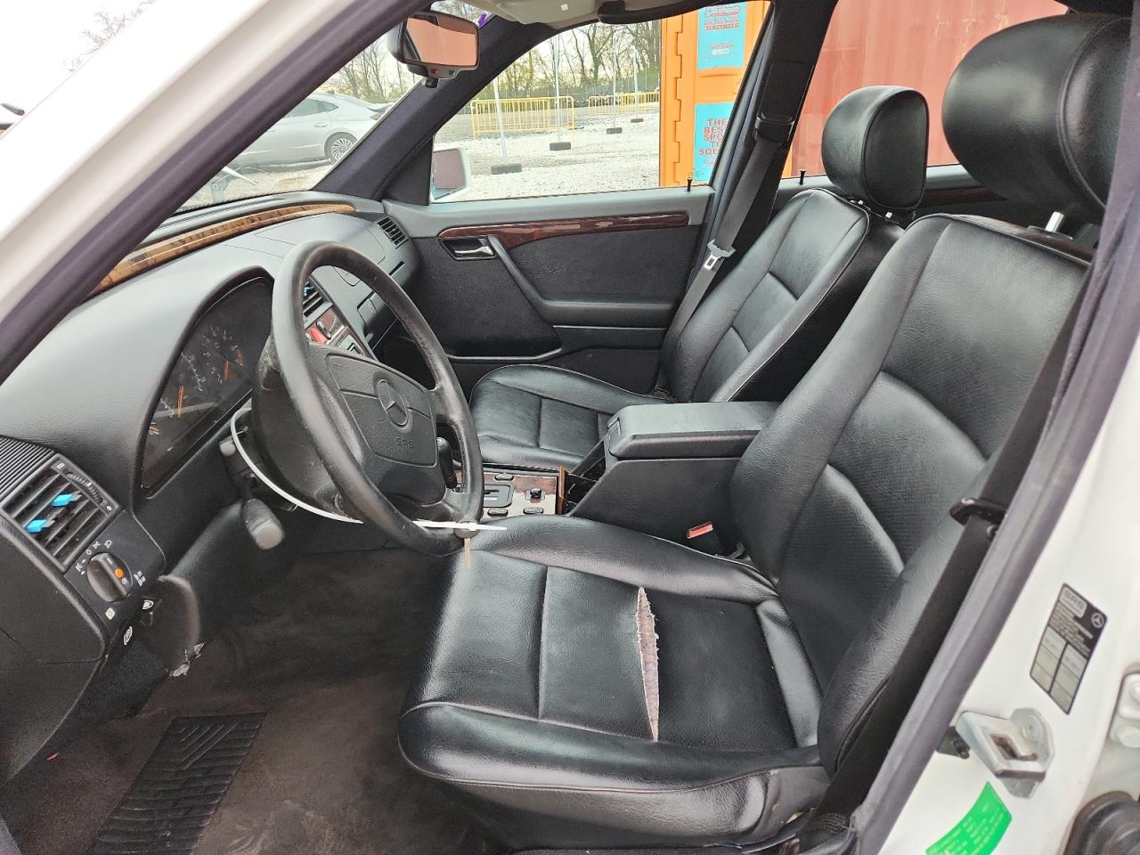 1996 Mercedes-benz C 220 White vin: WDBHA22E8TF457756