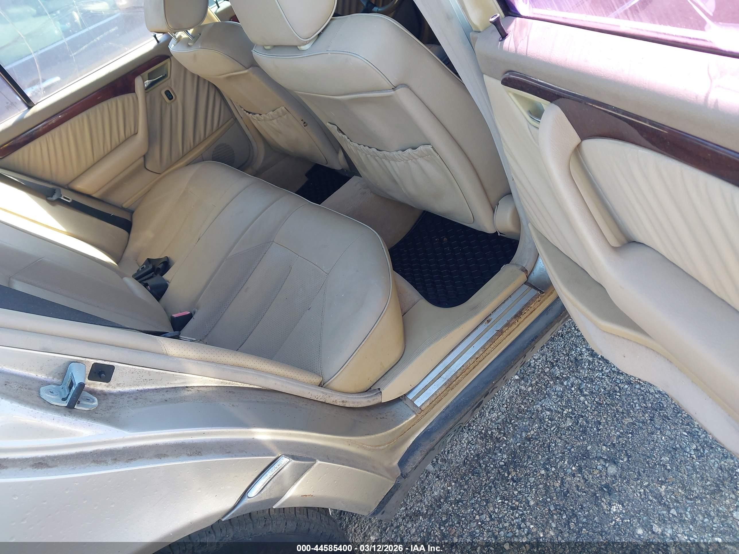 1997 Mercedes-benz C 230   Золотой vin: WDBHA23E2VF539578