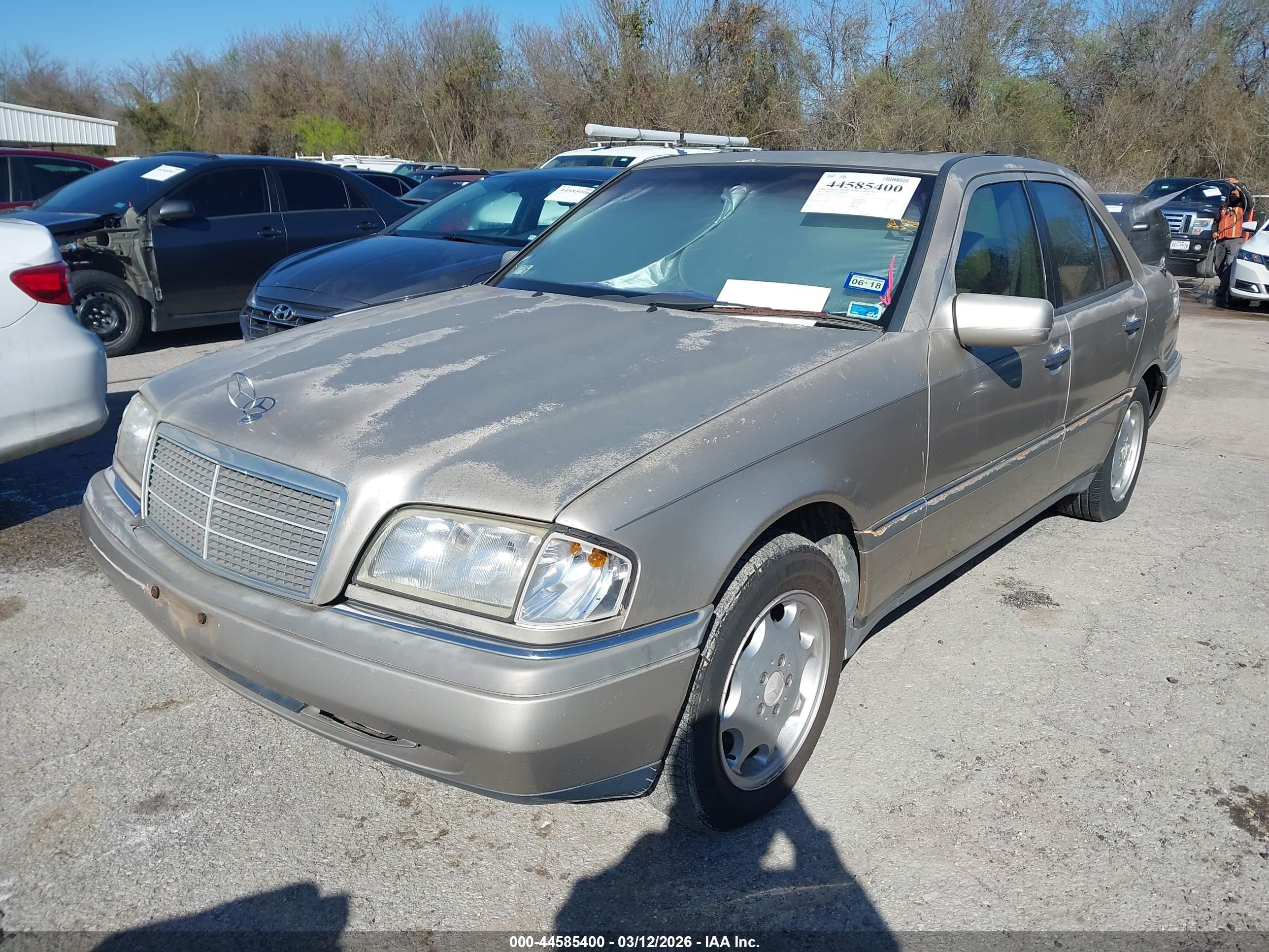 1997 Mercedes-benz C 230   Золотой vin: WDBHA23E2VF539578