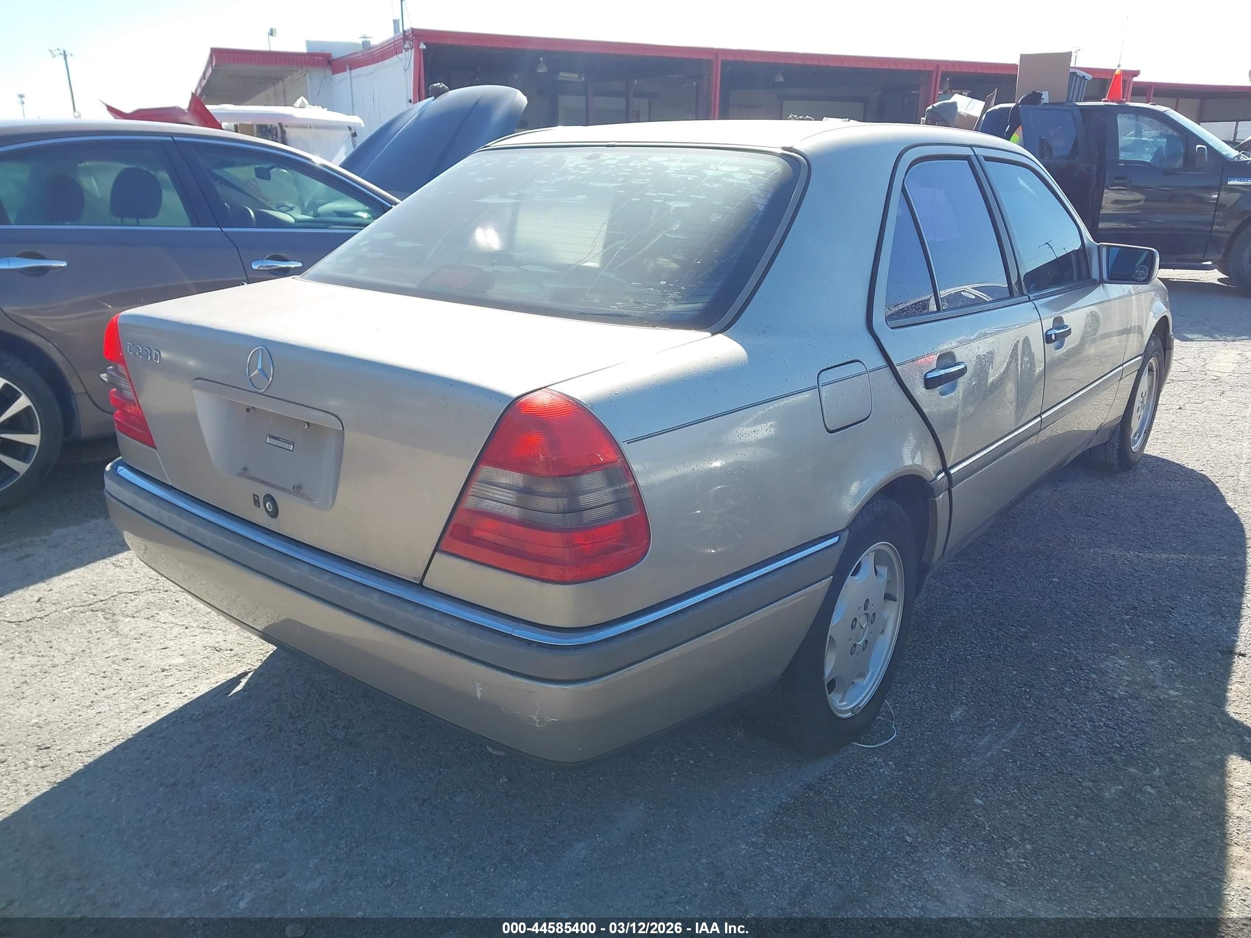 1997 Mercedes-benz C 230   Золотой vin: WDBHA23E2VF539578