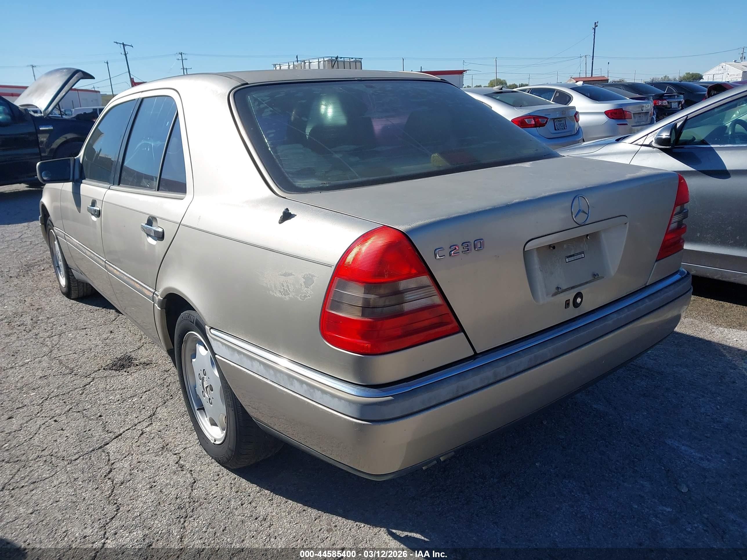 1997 Mercedes-benz C 230   Золотой vin: WDBHA23E2VF539578
