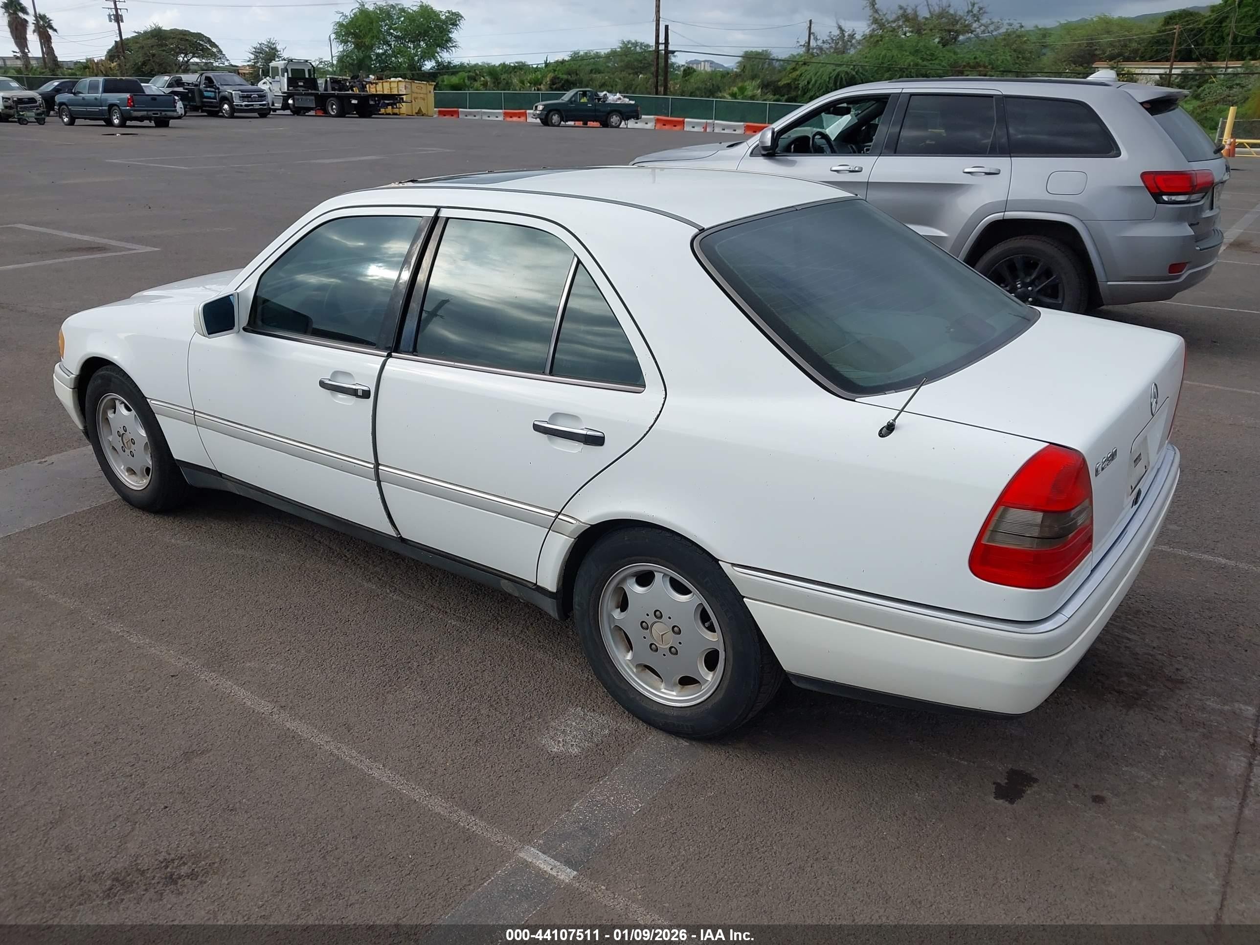 1997 Mercedes-benz C 230   Белый vin: WDBHA23E2VF572273